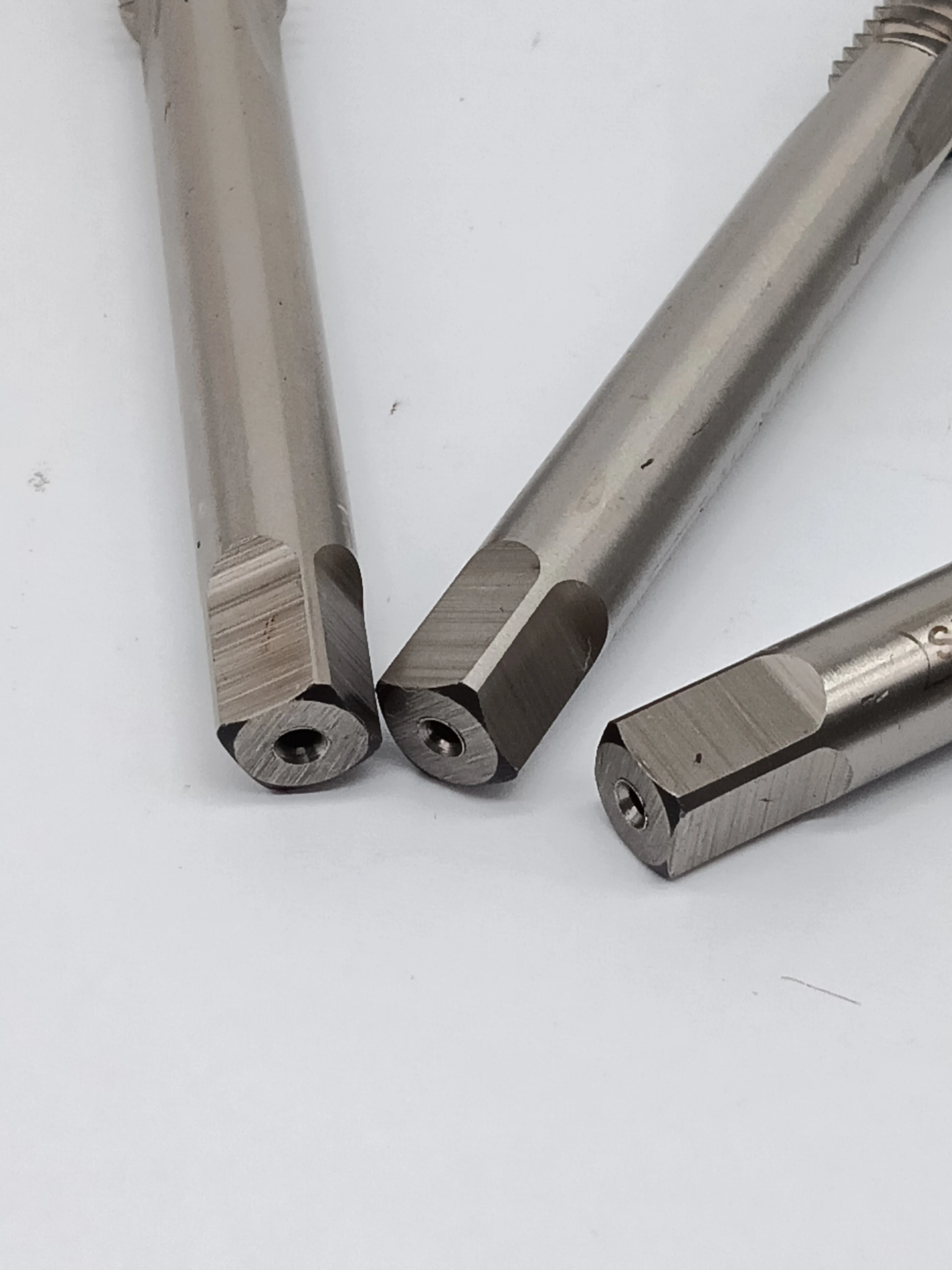  Высококачественный резьбонарезной станок OEM HSS прямой