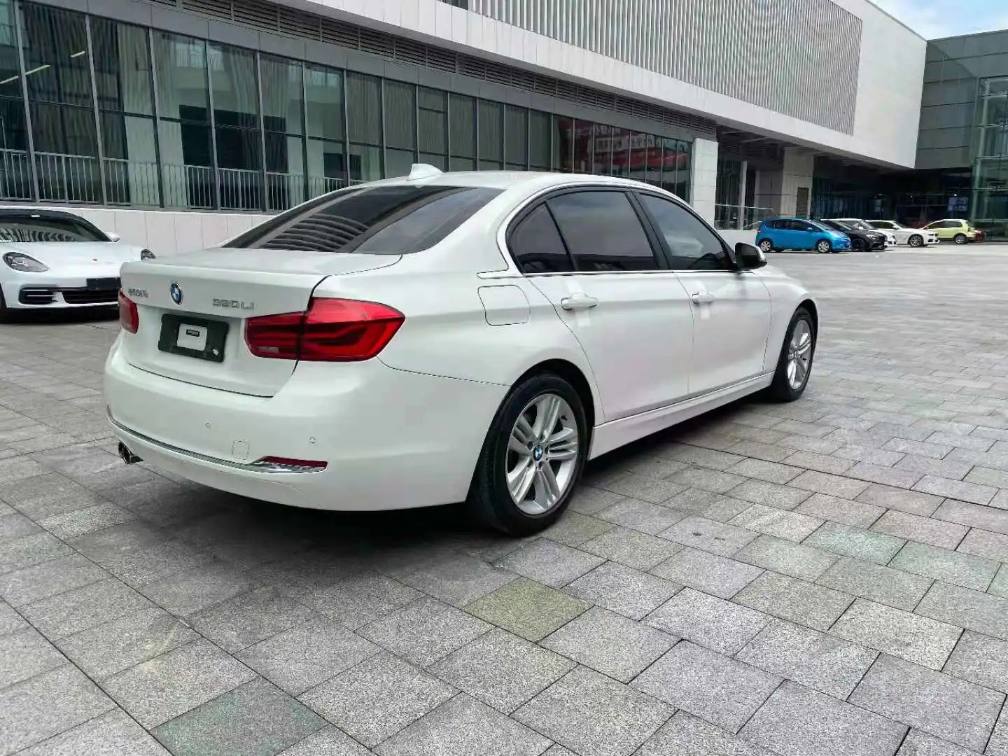 BMW 3 серии 2017 320Li модная модель автомобиля