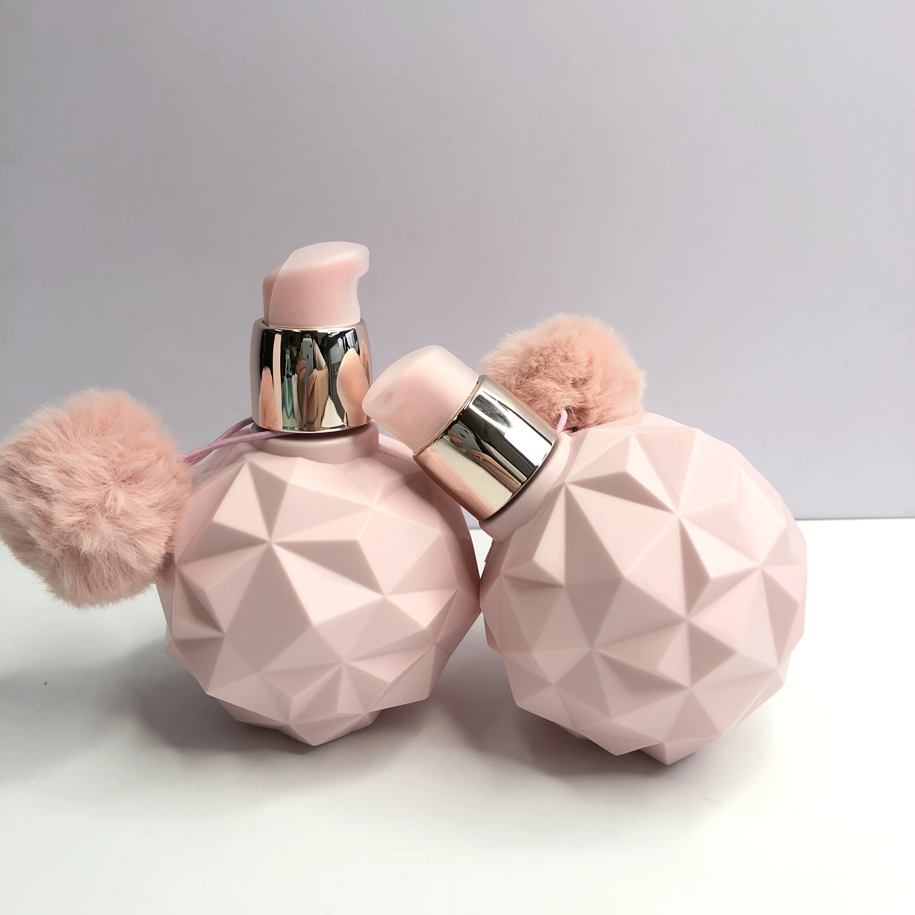 Oem cute pink ball bottle whitening moisturizing hand cream with private label