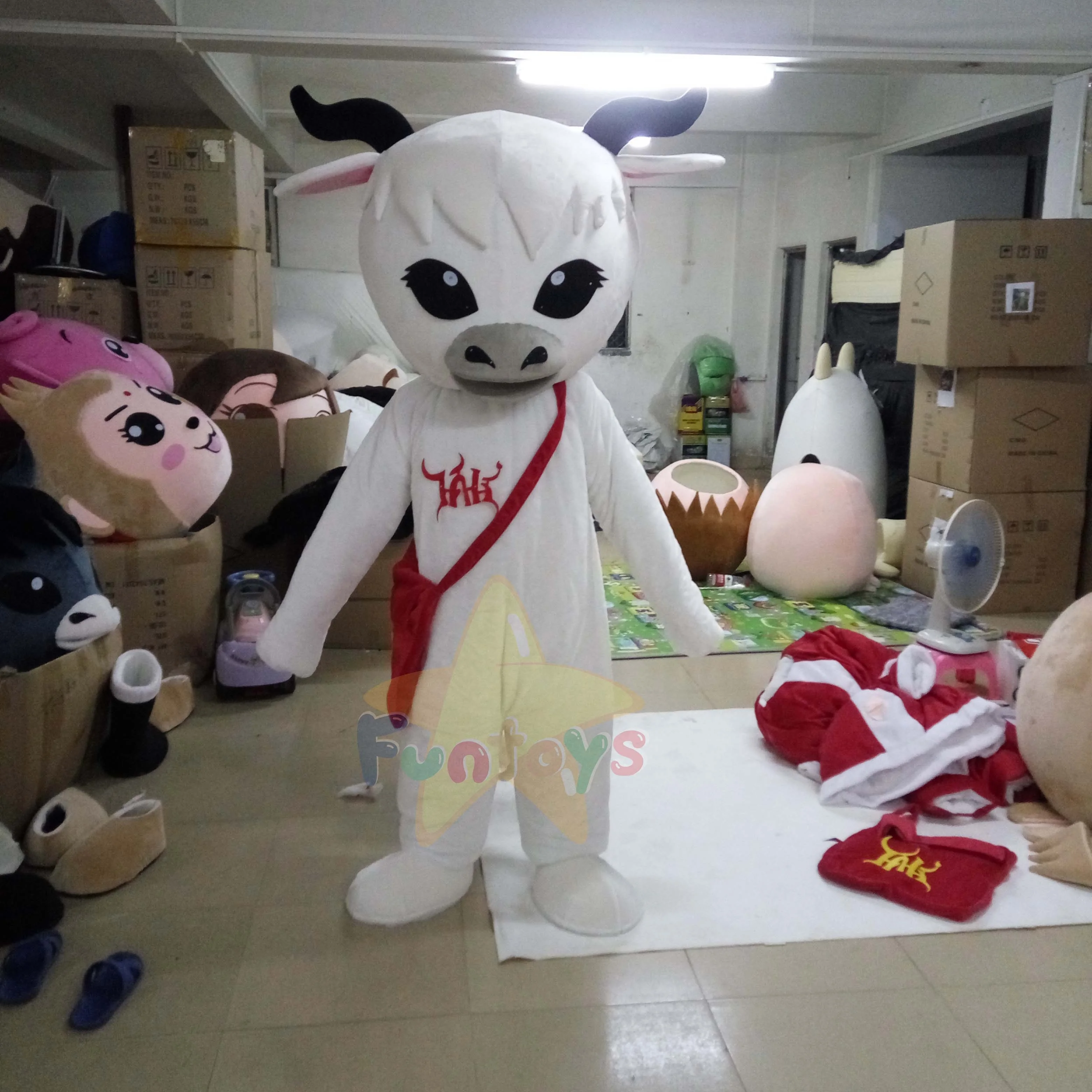 Funtoys Customized Cow Adult Cartoon Animal Mascot Costume Cartoon Halloween Anime Cosplay Party Christmas Mask Party Plush