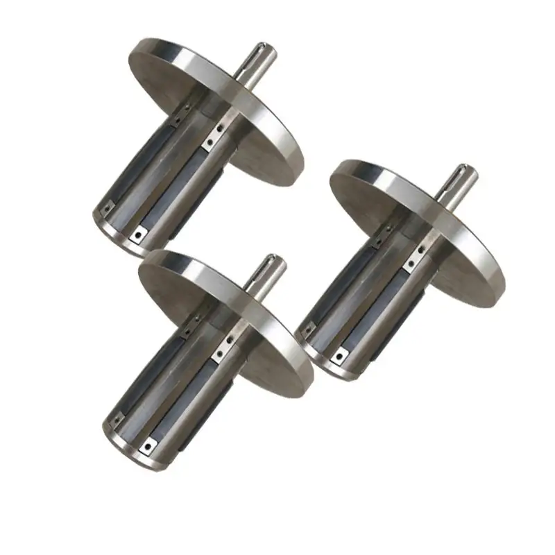 High precision inflatable shaft for slitting machine