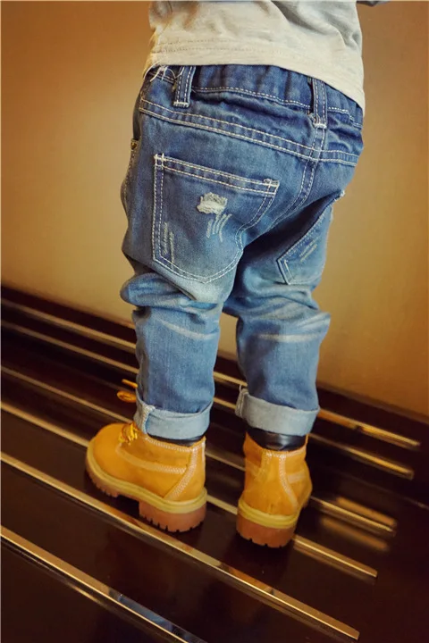 Края джинсовые OEM модные рваные детские джинсы, Синие рваные изготовленным на заказ логосом для маленьких мальчиков деним джинсы для детей ясельного возраста