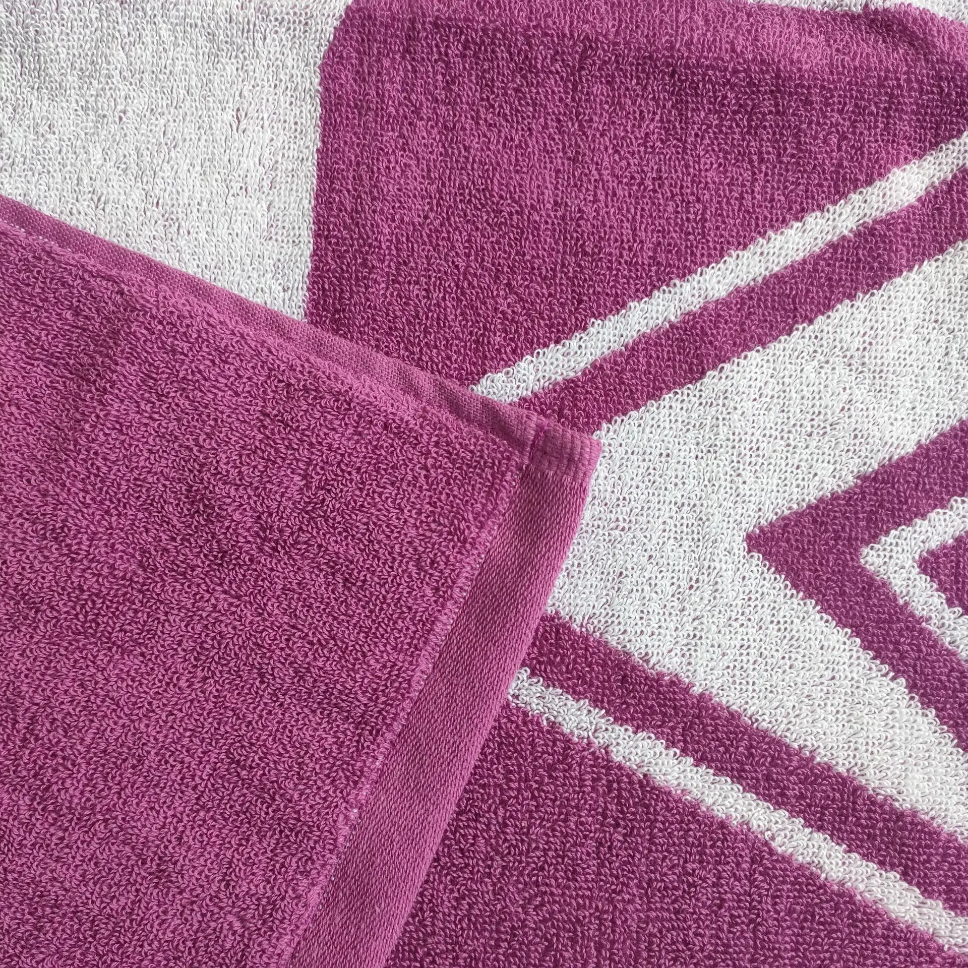 100% Cotton yarn-dyed jacquard high water absorption Clean and hygienic cotton beach towel custom beach towel