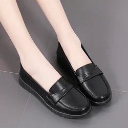 Fashion loafers A woman with a flat walking loafers cattle uppers loafers
