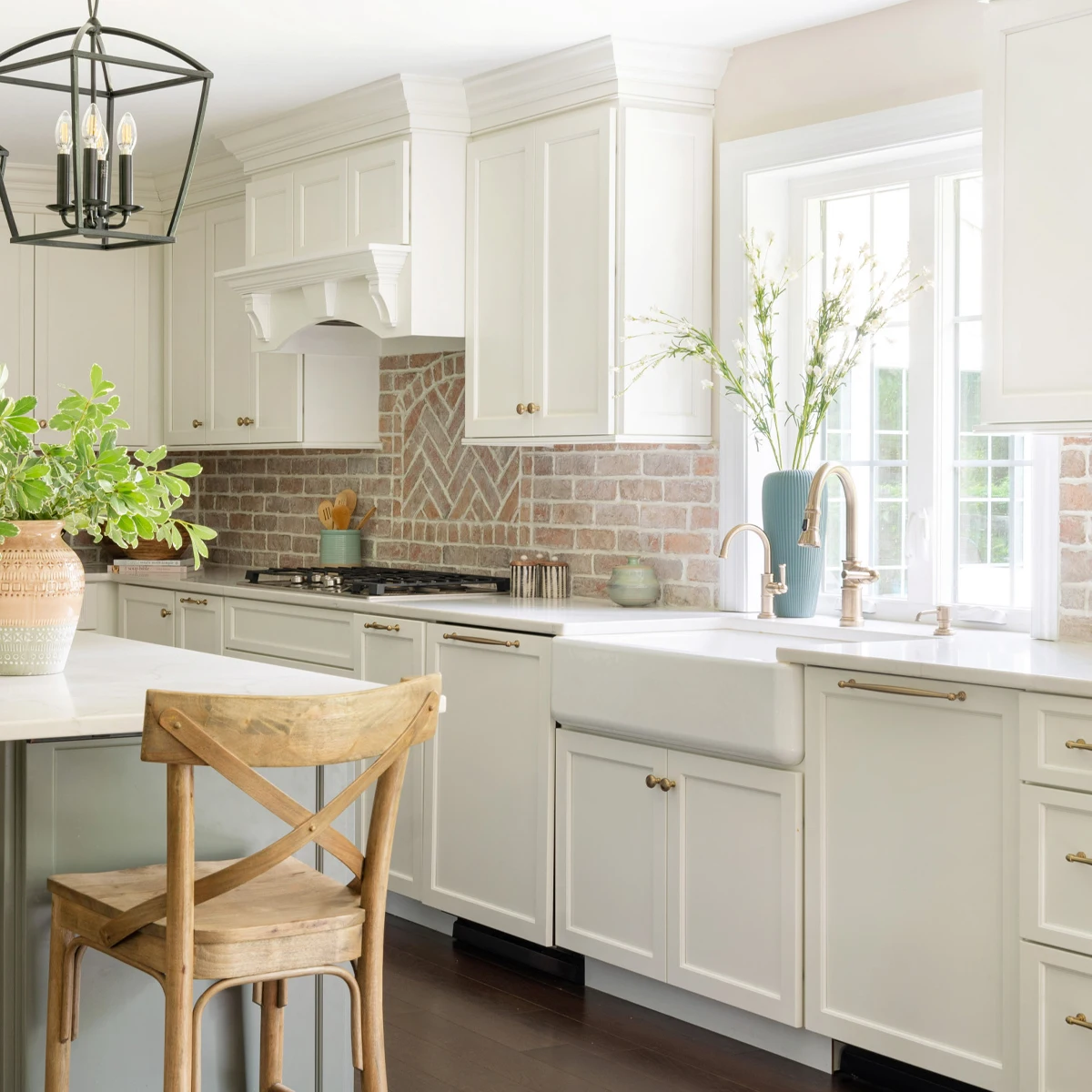 White Kitchen Cabinet Sets Ready for Luxurious Home Projects and Upgrades Solid Wooden Shaker Kitchen Cabinets