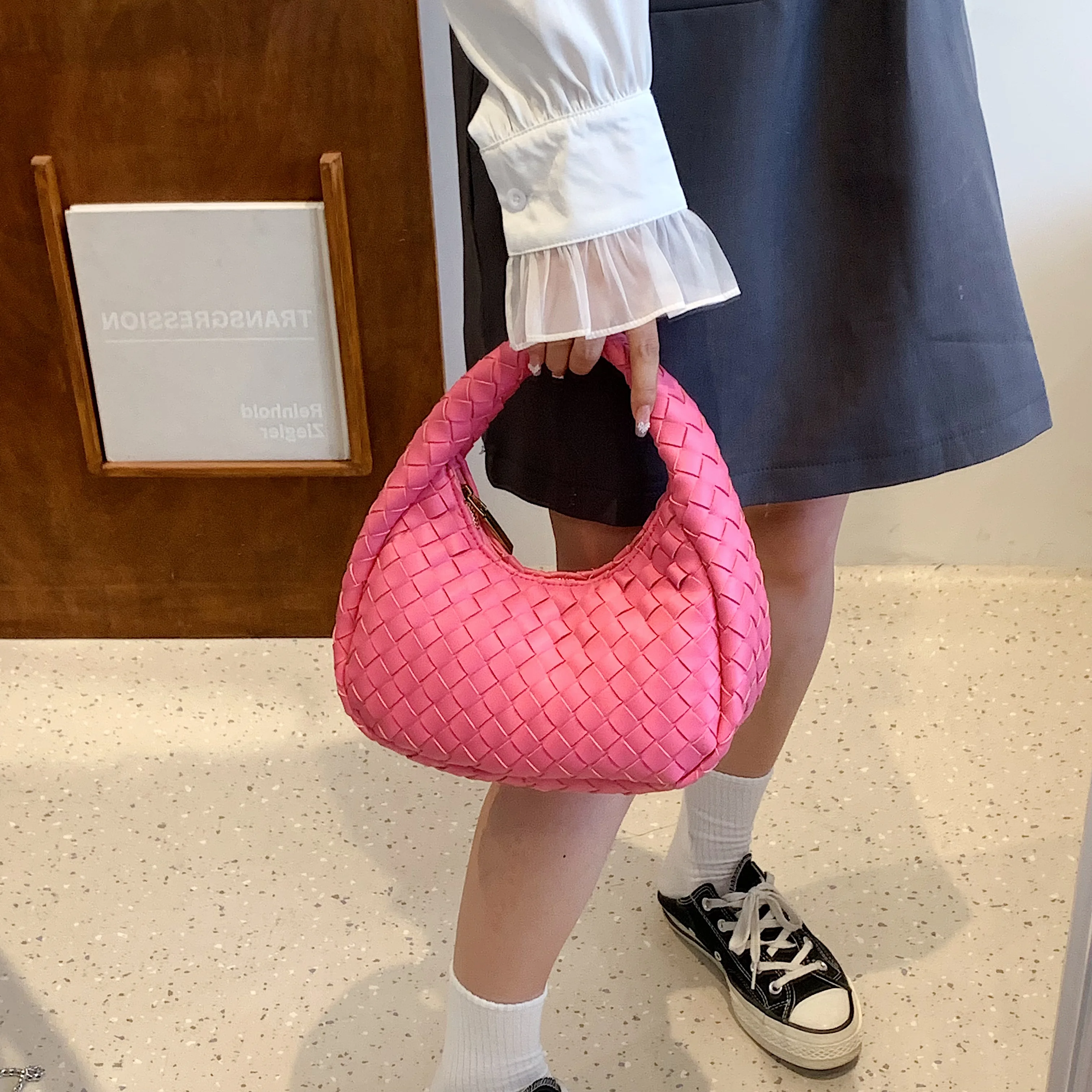 2022 New Half Moon Trendy Mini Tote Bag Handmade Woven Luxury Designer Bag Lady Fashion Purse Handbag