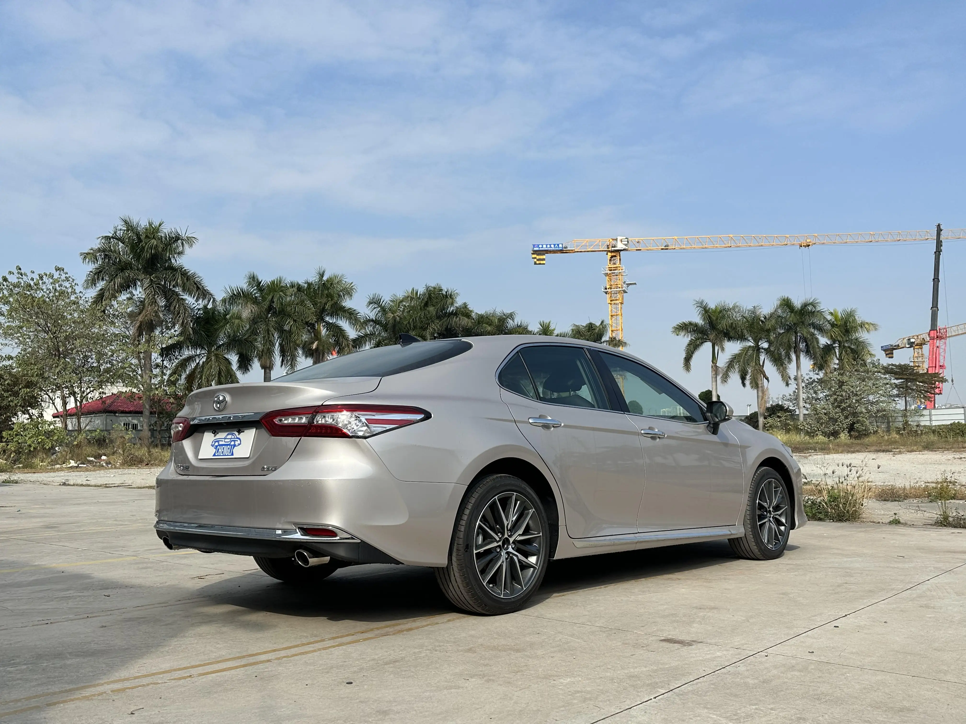 2023 Toyota Camry 2 0G седан автомобиль из Китая новый бензиновый и электрический Темный салон с светлым цветом