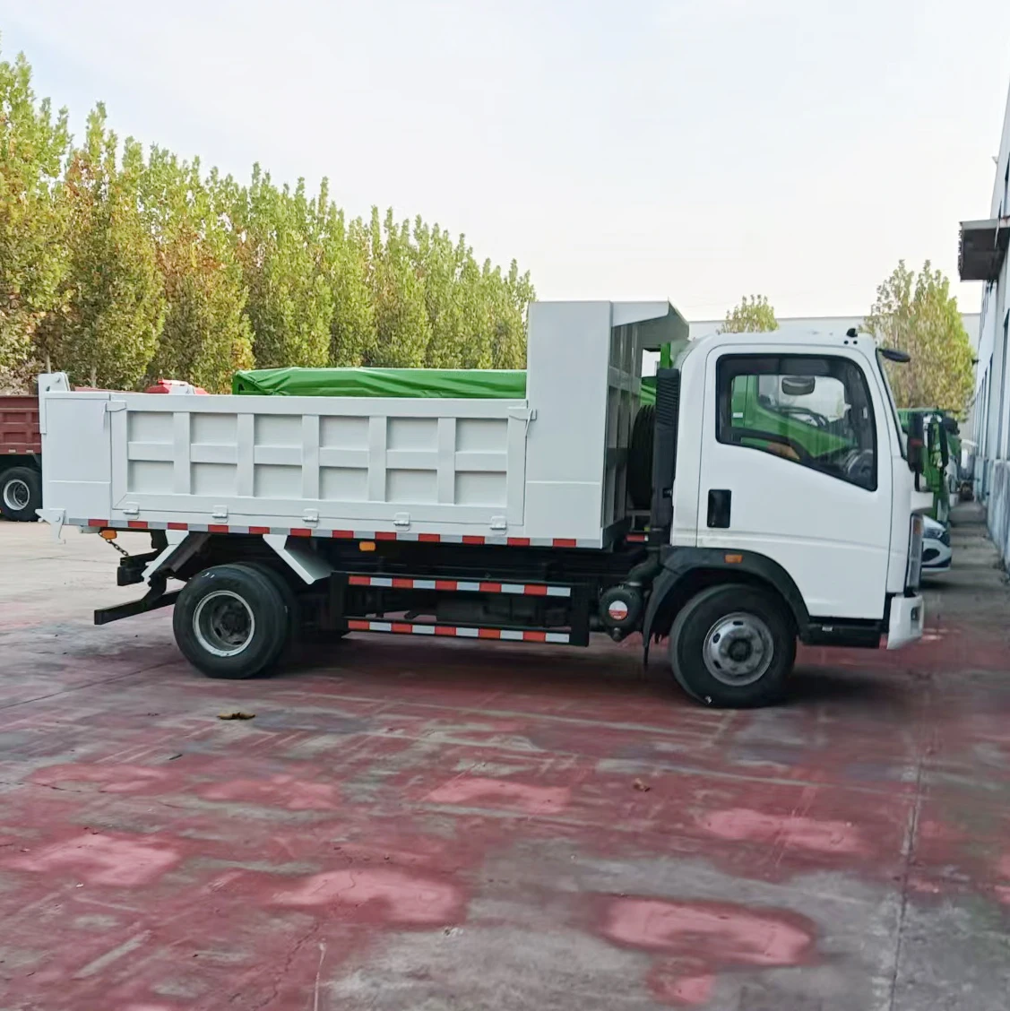 Factory Price Sinotruck Brand New 4x2 Mini Dump Truck for Sale