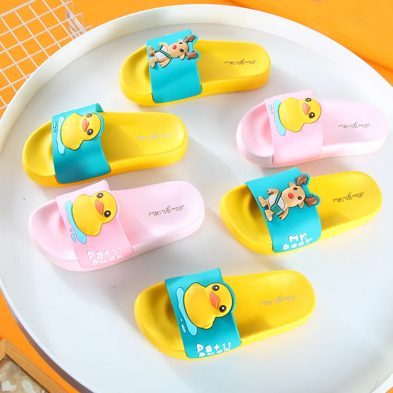 
2019 Summer Latest Design PVC Fashion Children Bath Slippers Cartoon Yellow duck kids slippers 