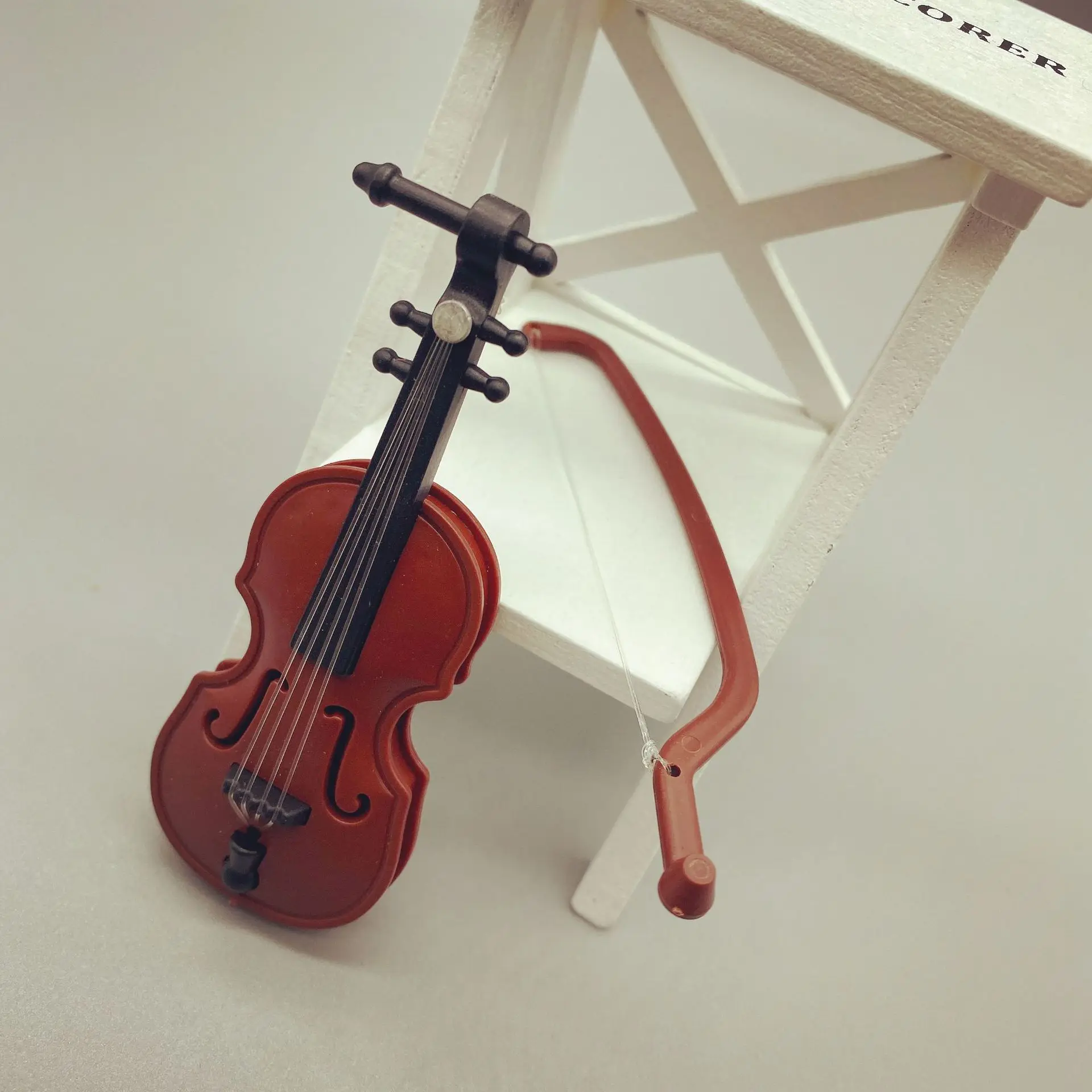 new product 2024 DOLLHOUSE mini toy scene shooting Model doll house accessories simulation violin decoration ,diy accessory
