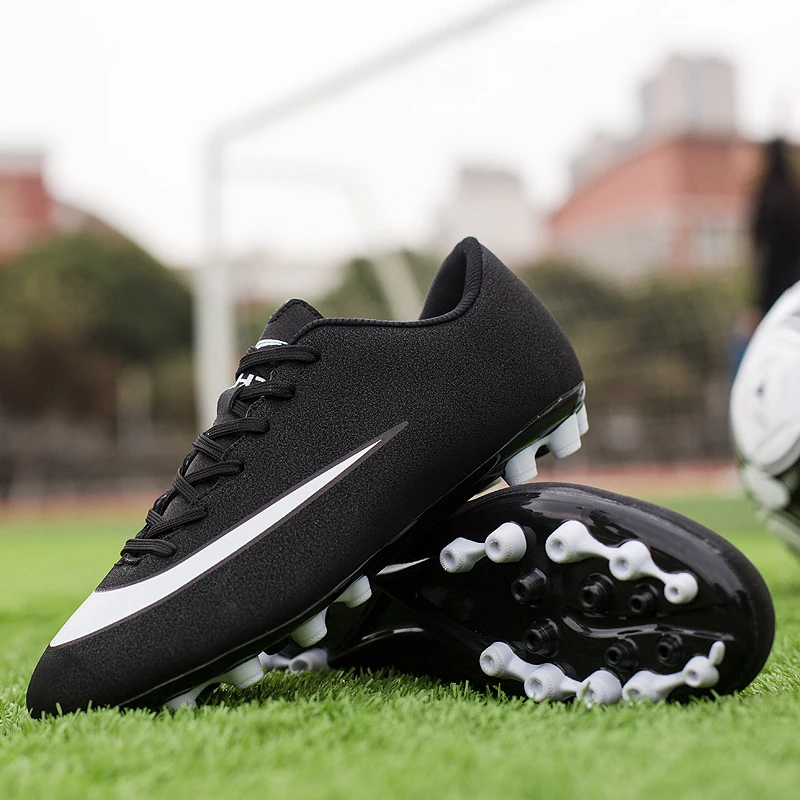 Best Selling Wholesale Bottom Price Best Service Rubber Broken Nails Chuteira Futebol PVC Football Boots Futsal Shoes