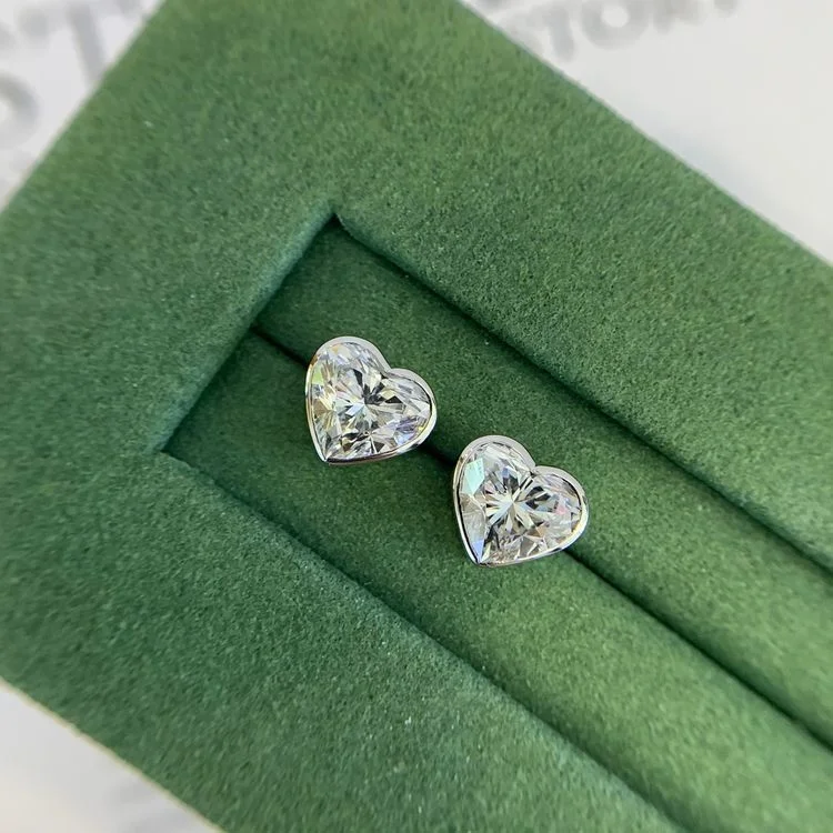 Ruyi Vintage Gold Heart Earrings White 3ctw Diamond Heart Earrings for Women Graduation Birthday Party Prom Jewelry Set