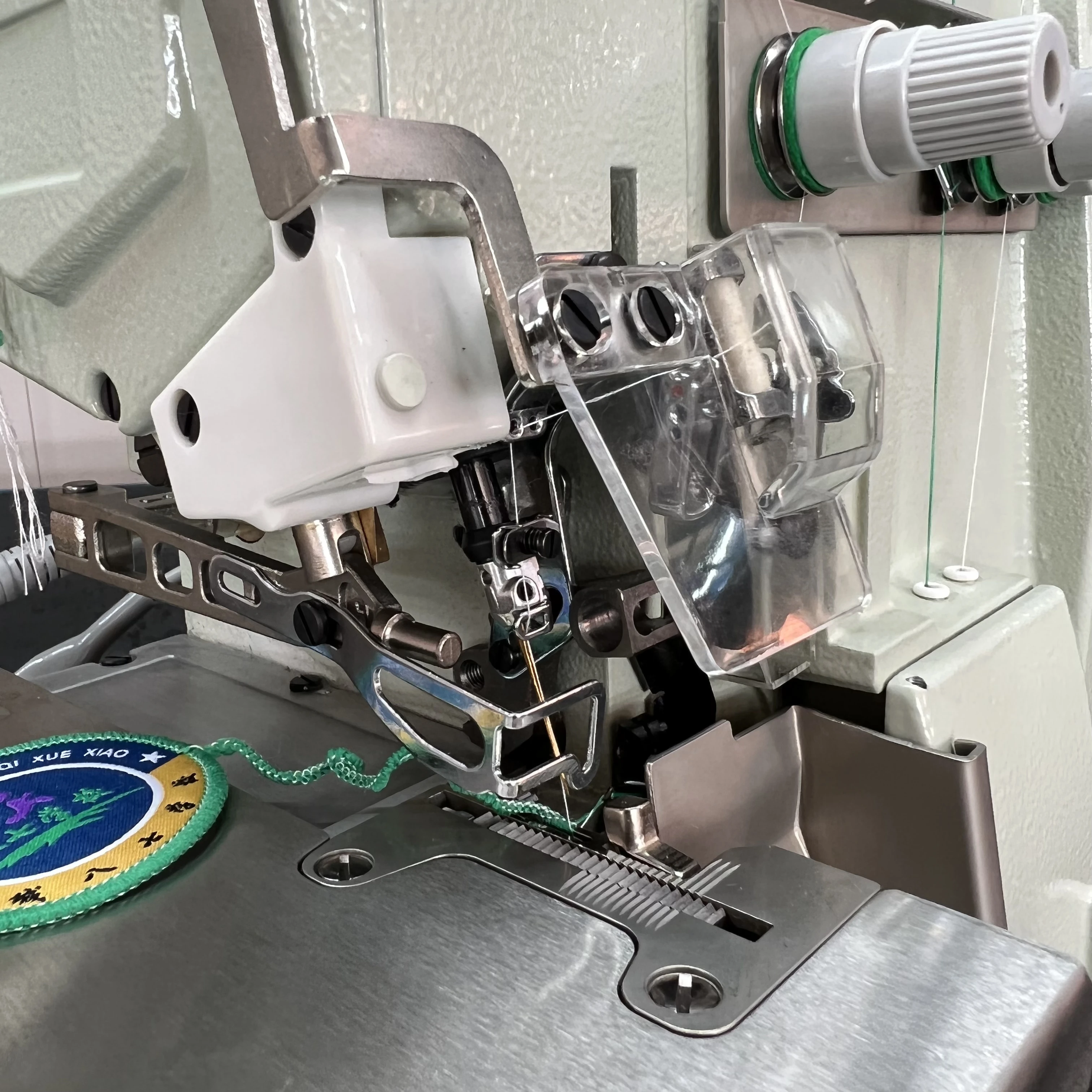 RONMACK R8-3D-JZ оверлок вышивка эполет автоматическая швейная машина