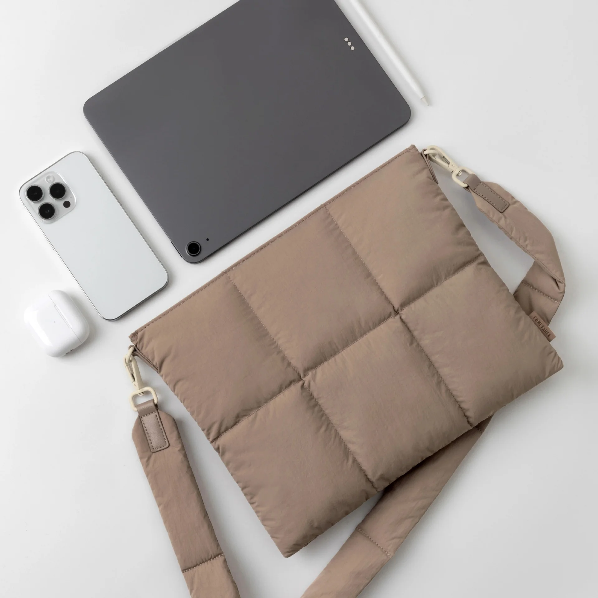 2024 Hot Selling Magnetic Nylon Puffer Crossbody Computer Bag Soft Cotton Quilted Laptop Sleeve Bag With Shoulder Strap