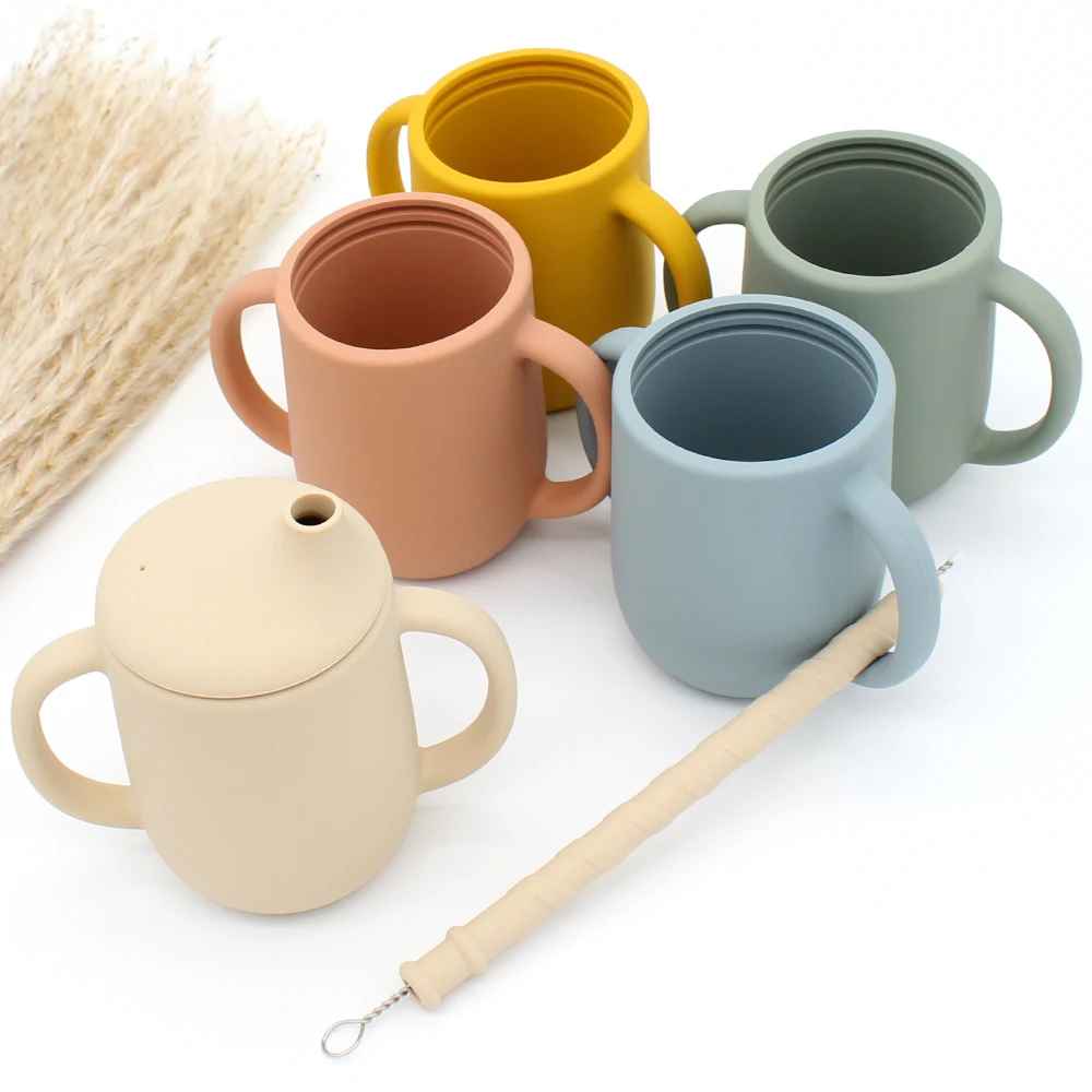 Hot Selling Silicone Baby Straw Mug Easily Cleaned Silicone Training Cup BPA Free Silicone Drinking Cup with Lid