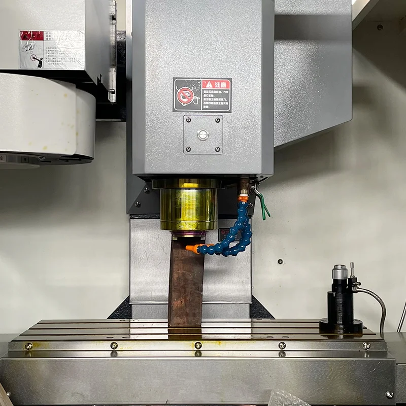 3 Axis CNC Milling Machinery Xh7124 CNC Machine with GSK Fanuc Controller