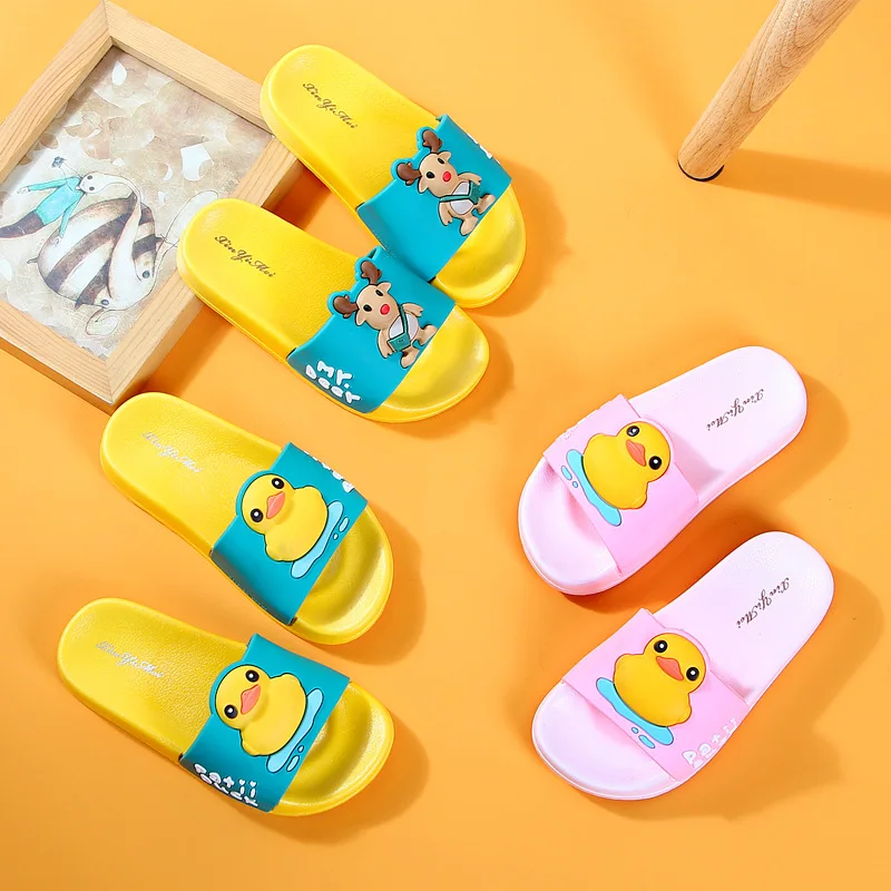
2019 Summer Latest Design PVC Fashion Children Bath Slippers Cartoon Yellow duck kids slippers 