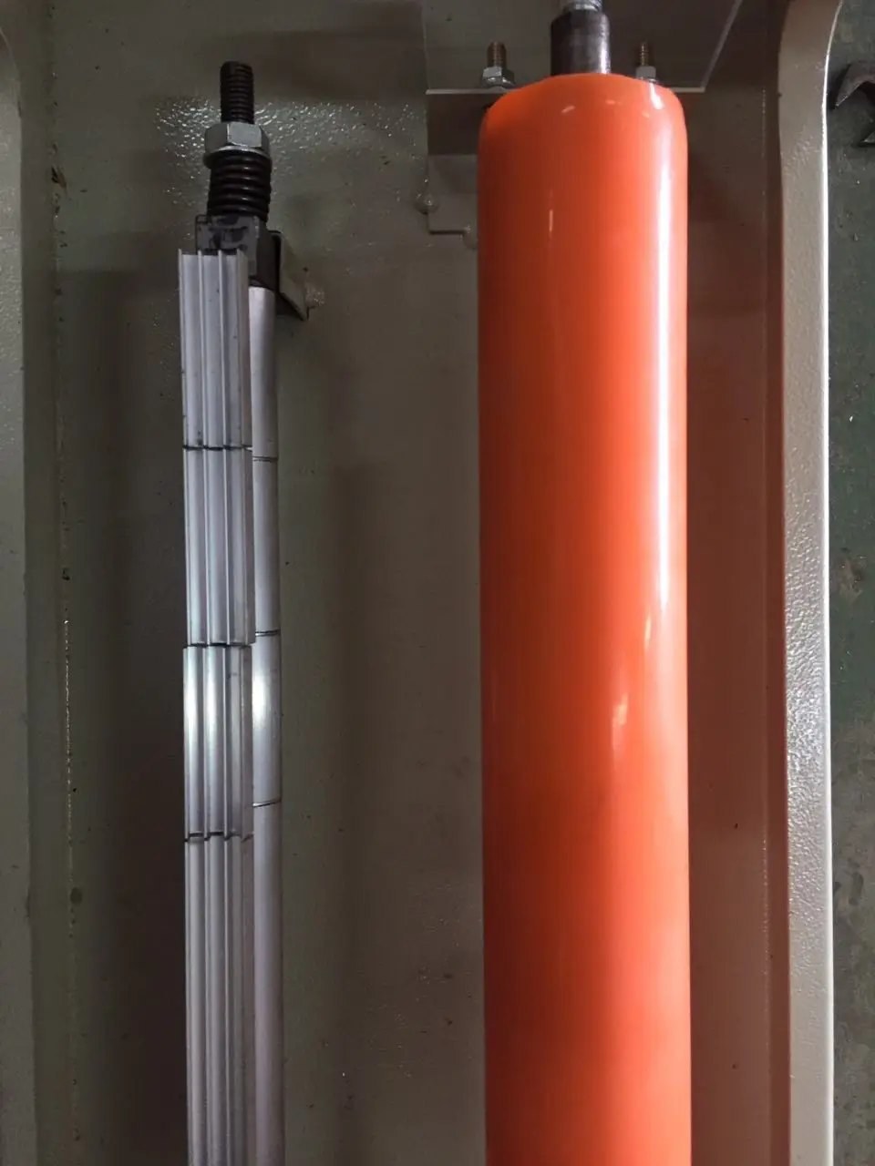 Silicone sleeve for cover roller in corona treater station