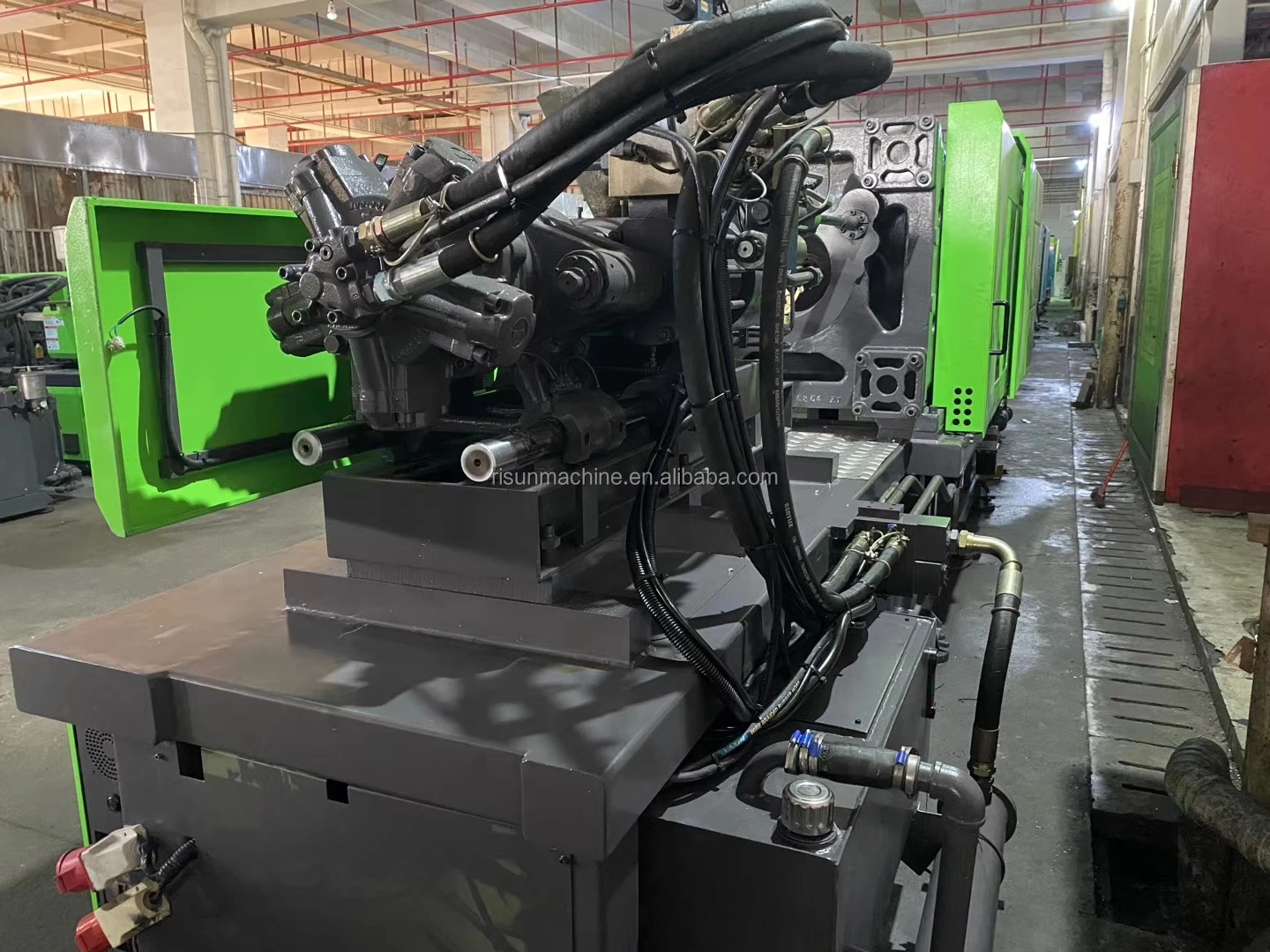 WELLTEC 320SeII  320 ton cheap price used injection molding machine plastic machine for making crisper fresh keeping box