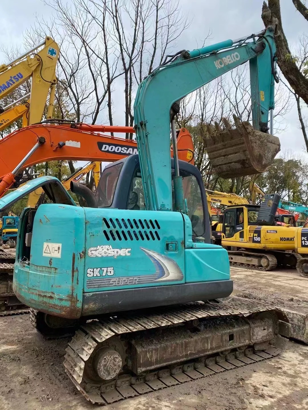 Японский небольшой экскаватор kobelco 75 7 тонн 8 готовый к отправке SK75 SK75SR SK75-8 мини-экскаваторы