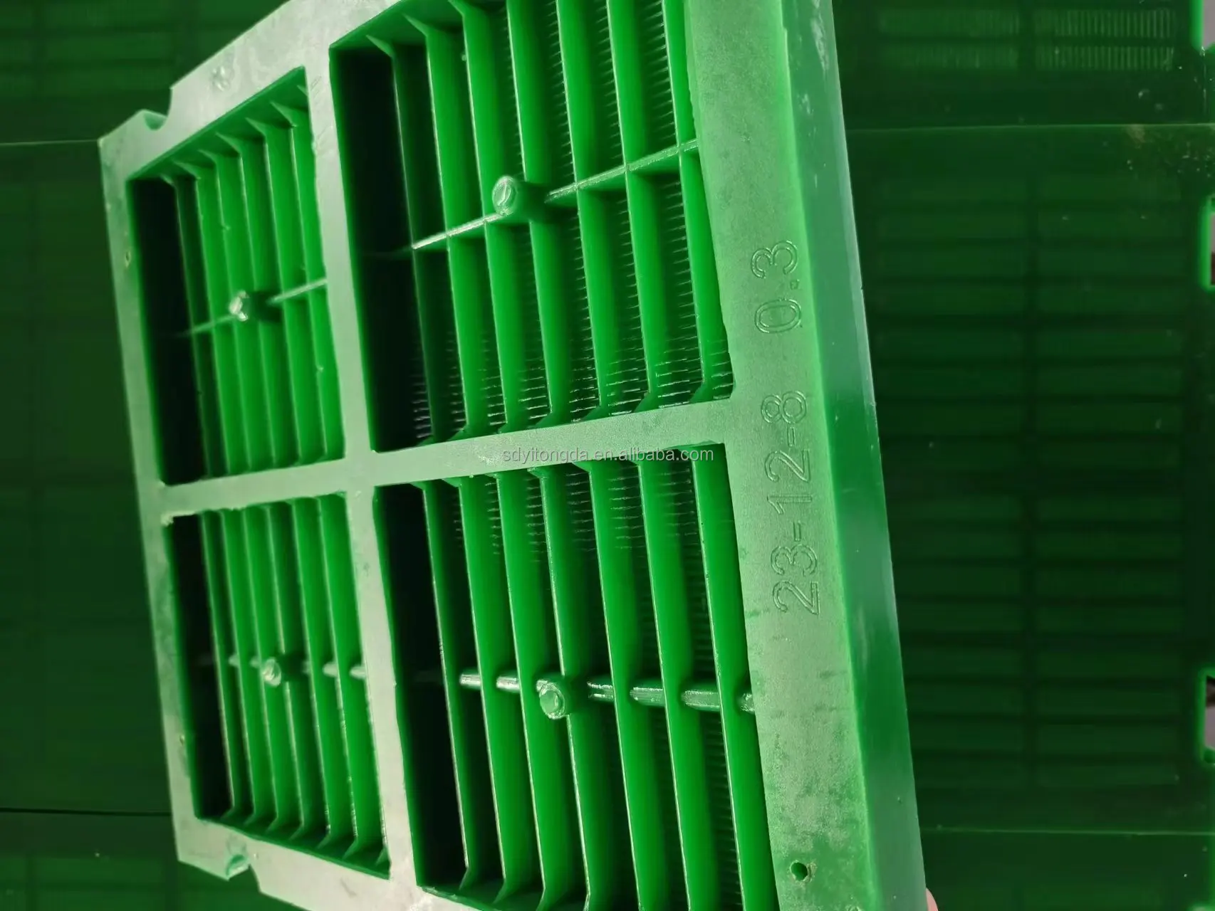 New 305*305mm Size Polyurethane Vibrating Screen Mesh Panel Steel Linear Type for Ore Dewatering in Mining Applications