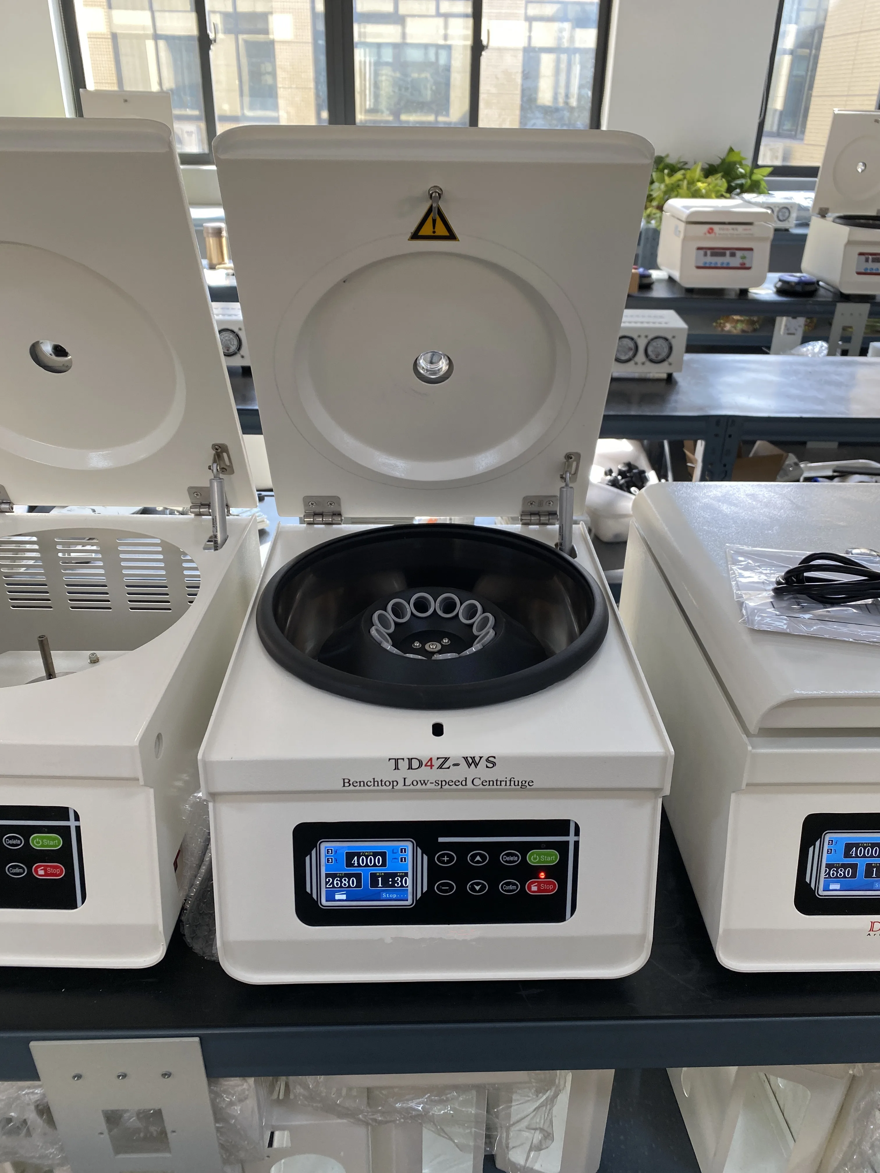 Bench top Low Speed Automatic Vacuum Tube Uncap Clinical and Laboratory Centrifuge for Hospitals