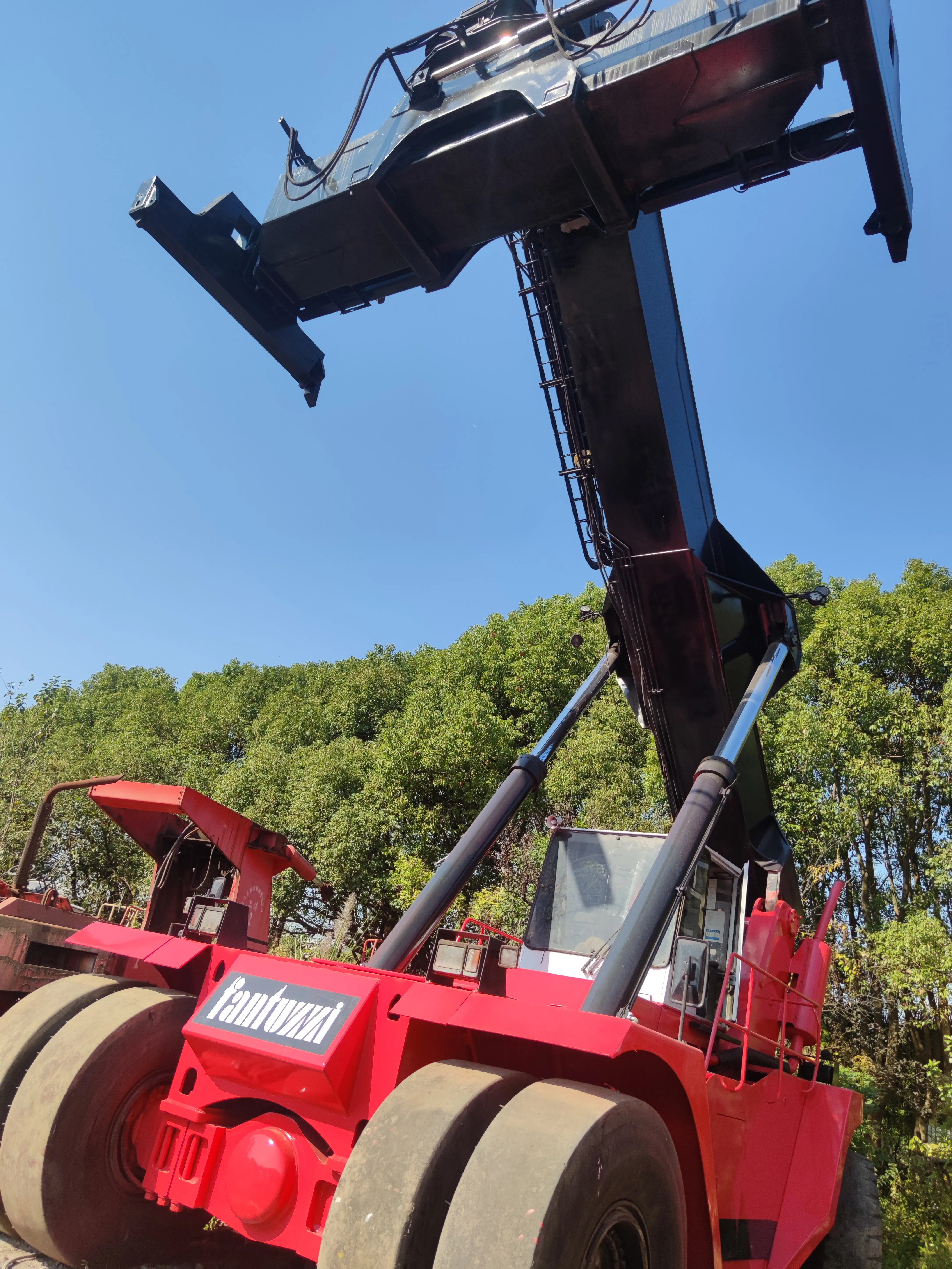 FANTUZZI CS45KM 45 ton Container reach stacker