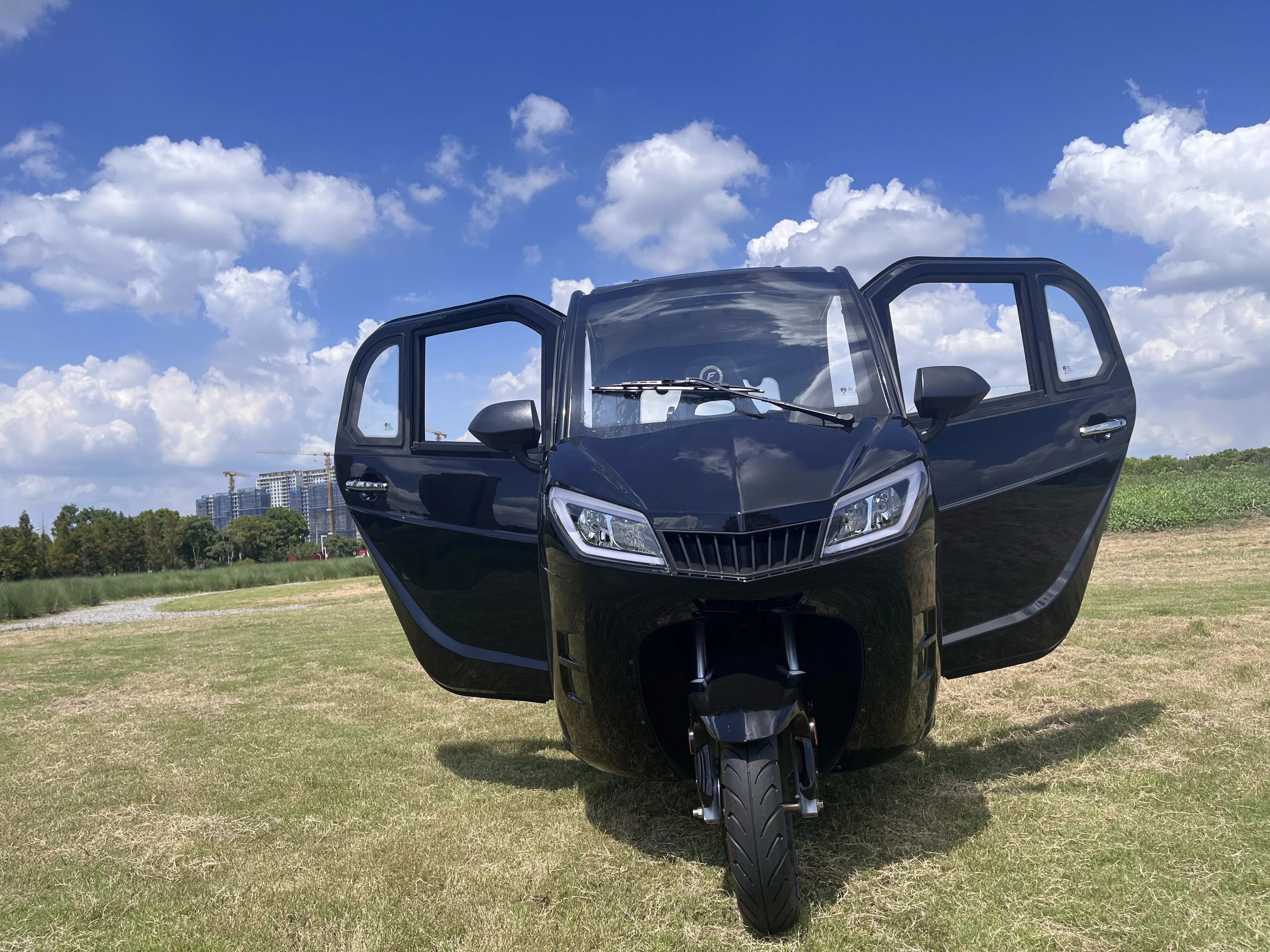 EEC  electric enclosed tricycle without driving license closed electric cabin scooter Electric mobility Adult