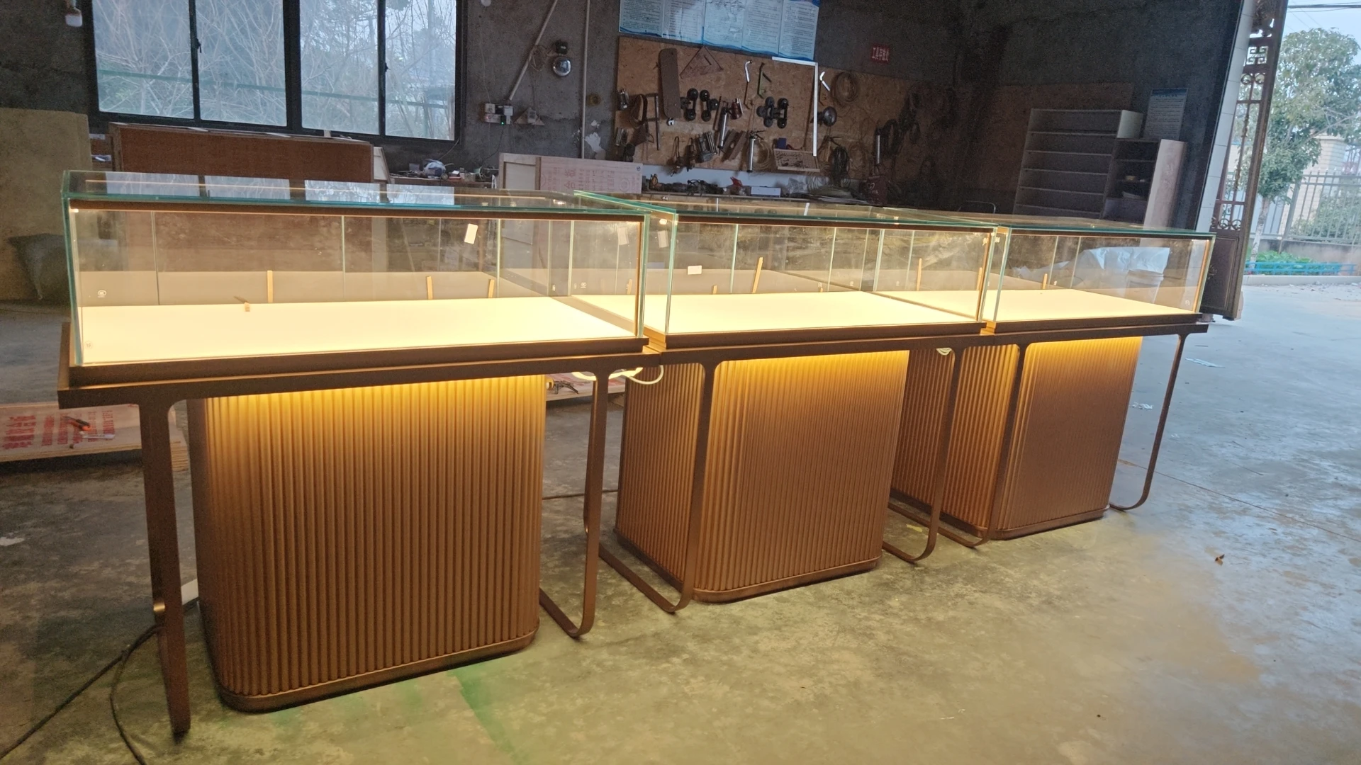 Luxury Metal and MDF Jewelry Showcase Display Table Top with LED Lights for Store Shopping Mall Furniture