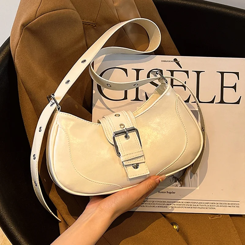 2024 summer new fashion belt single shoulder crossbody dumplings small square female bag to support a large number of