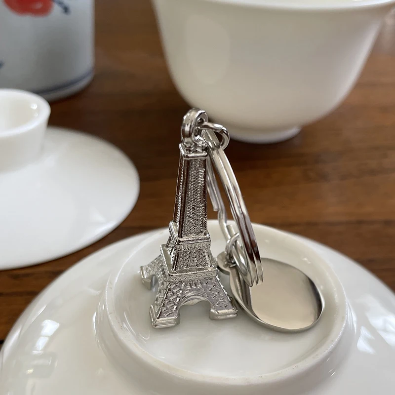 2024 Paris Eiffel Tower Keychain Custom metal car keychain Gift free engraved pendant keychain