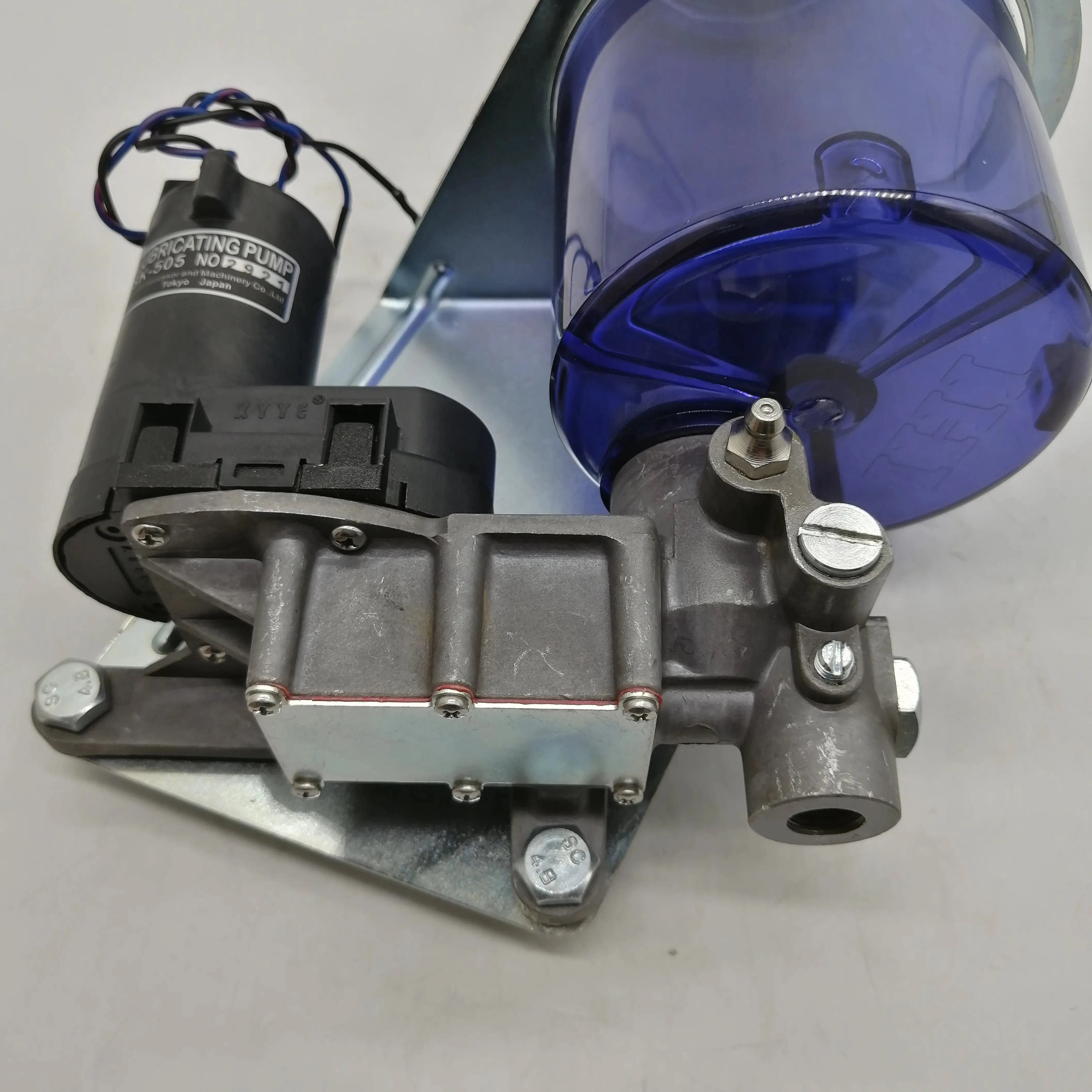 Automatic electric lubricant pump grease auto electric grease pump lubricator sk-505 punch 24v