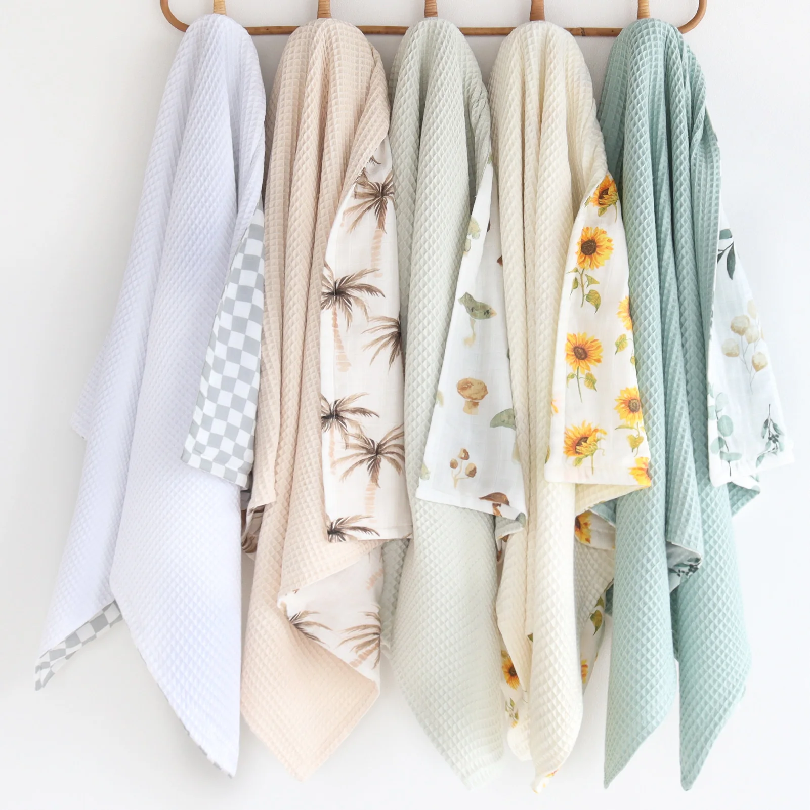 Custom 2 Layers Waffle Fabric Towel for Newborn Wrap Shower Gift with Printed Patterns Bamboo Cotton Baby Muslin Swaddle Blanket