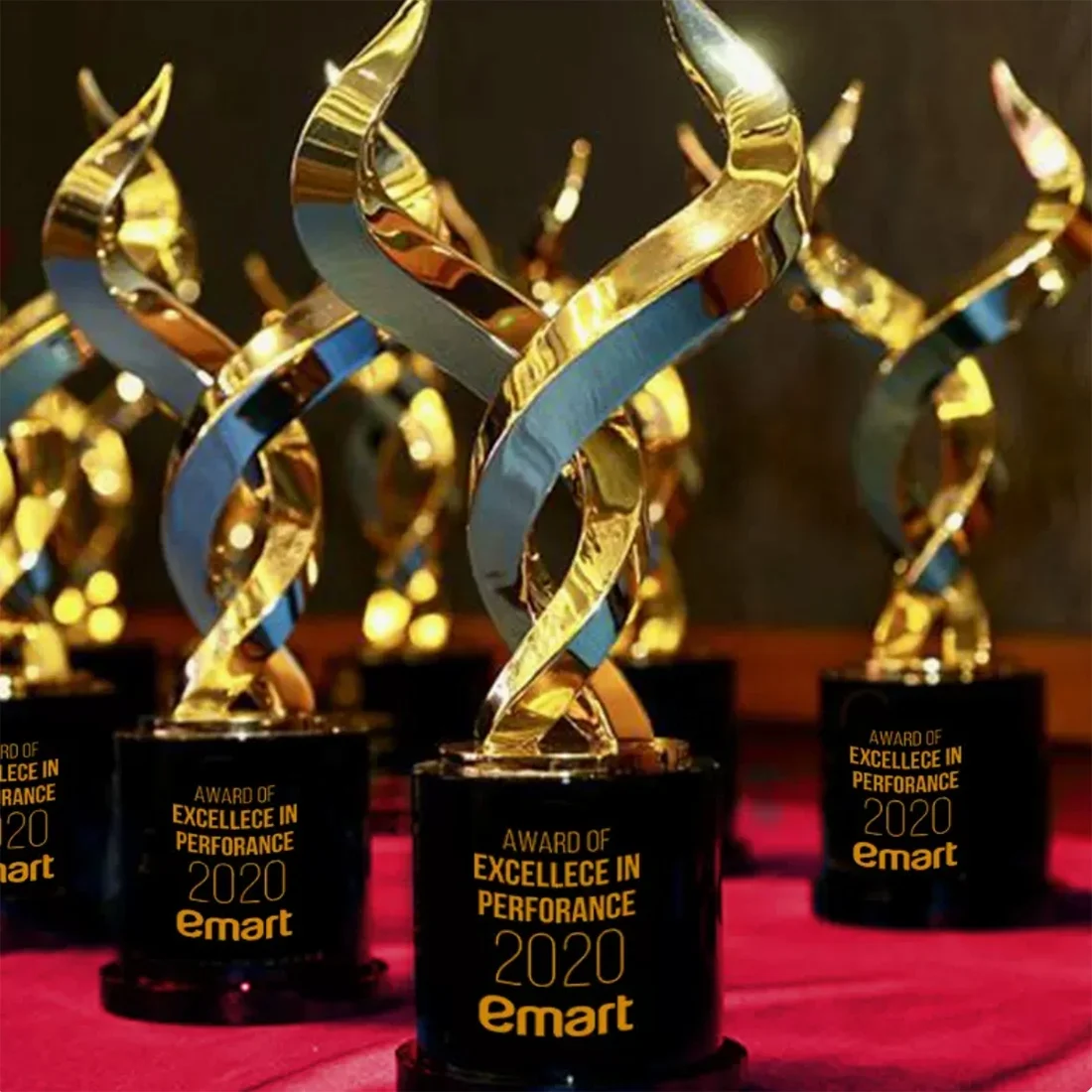 Custom Black Pentagram Trophy New Laser-Engraved Islamic Art Glass Award with Horn Shape Clear Crystal Custom Metal Base Gifts