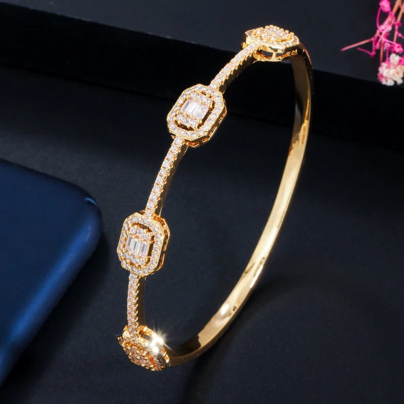 Ladies All-match Bracelet with AAA Zircon and Real Gold Plating on Dinner, Trade fair, Business
