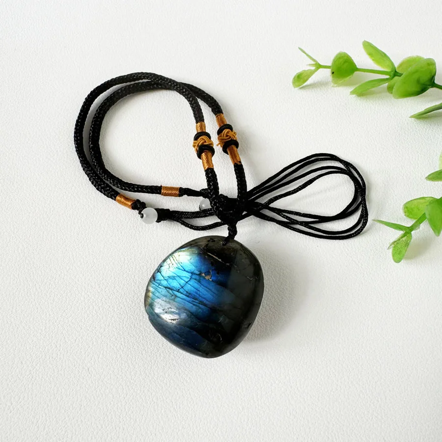 Irregular Shape Natural Flashy Labradorite Palm Pendant Healing Crystals Necklace Pendant For Gift