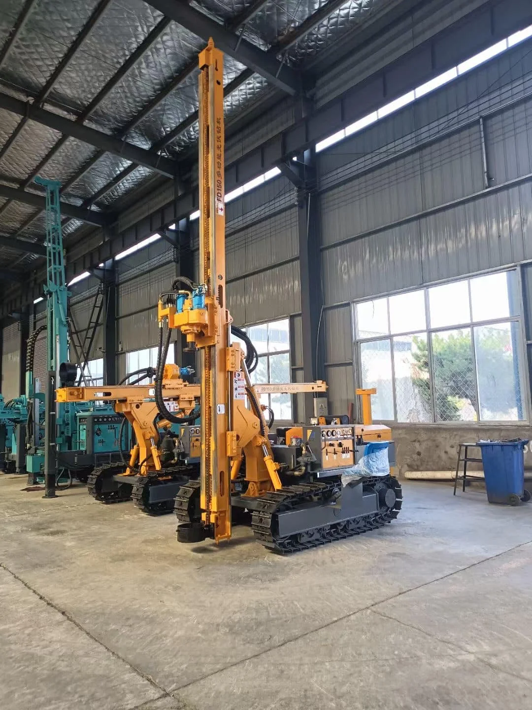 Mini diesel drop hammer hydraulic solar panel factory ramming hammer pile driver supplier