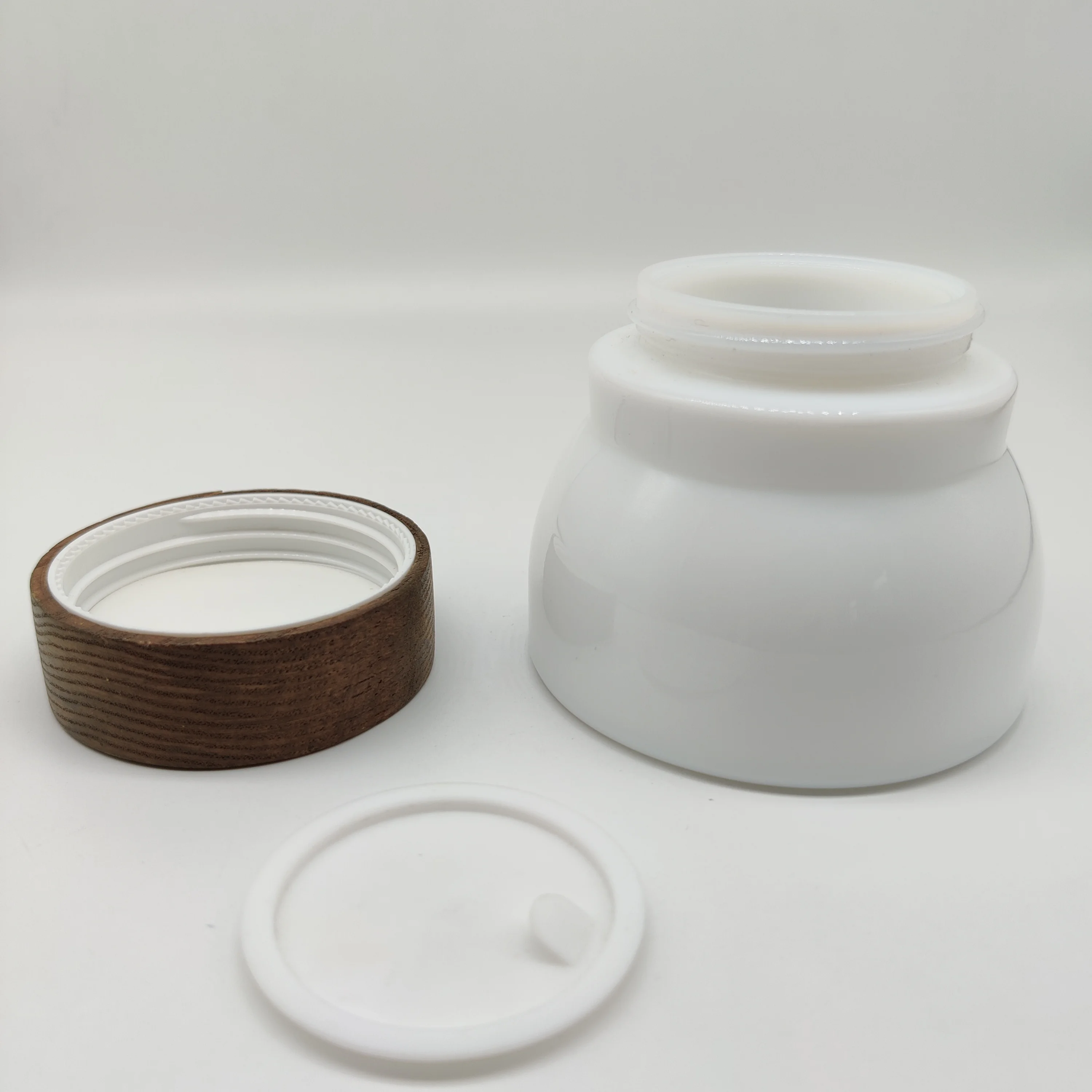 Factory Hot Sell Cosmetic Packaging Glass Bottle with Bamboo Lid 50ml 150ml Opal White Screen Printing Dropper White ,black