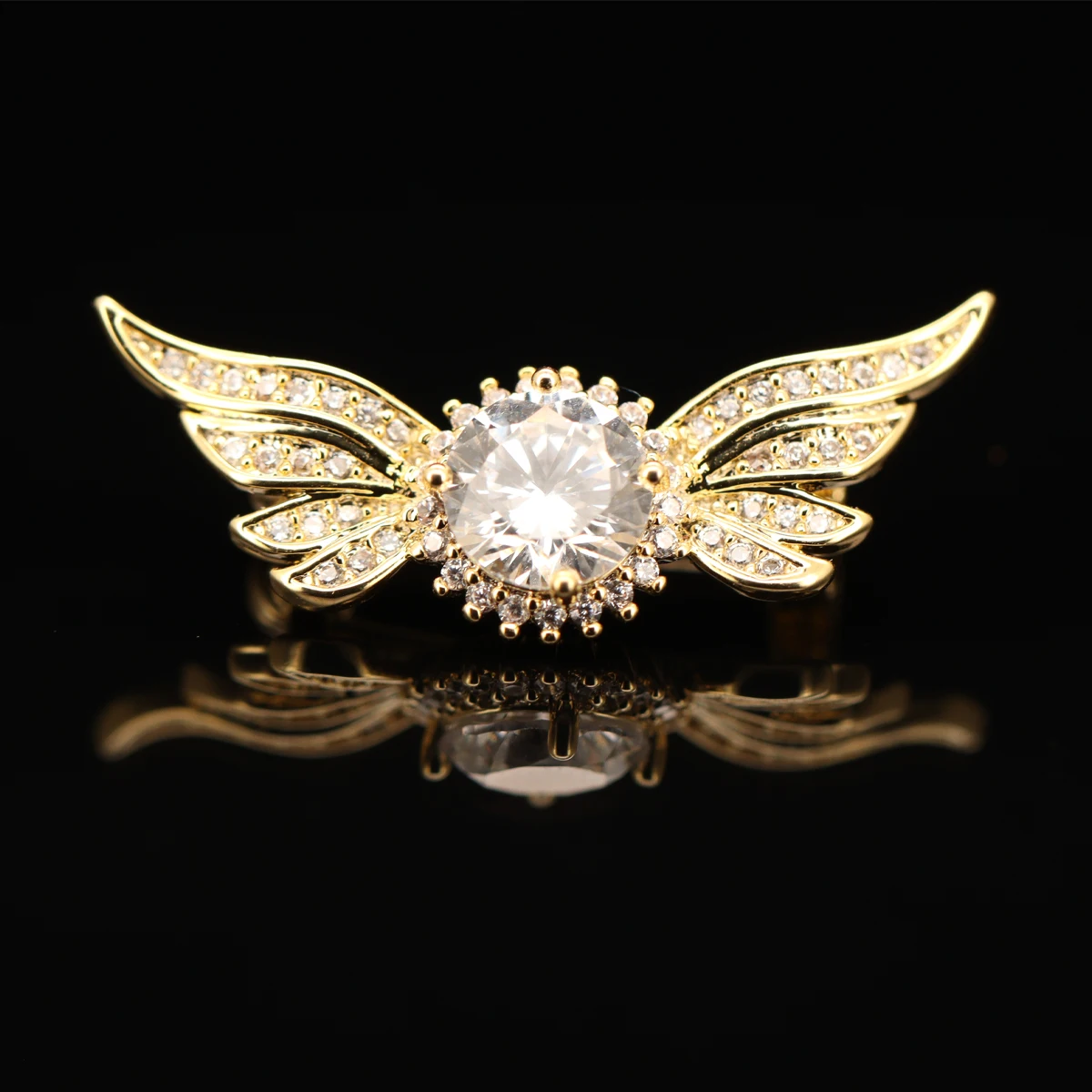 High Quality Elegant Luxury Butterfly Diamond Brooches 18K Yellow Gold Brooches For Women wedding Customized