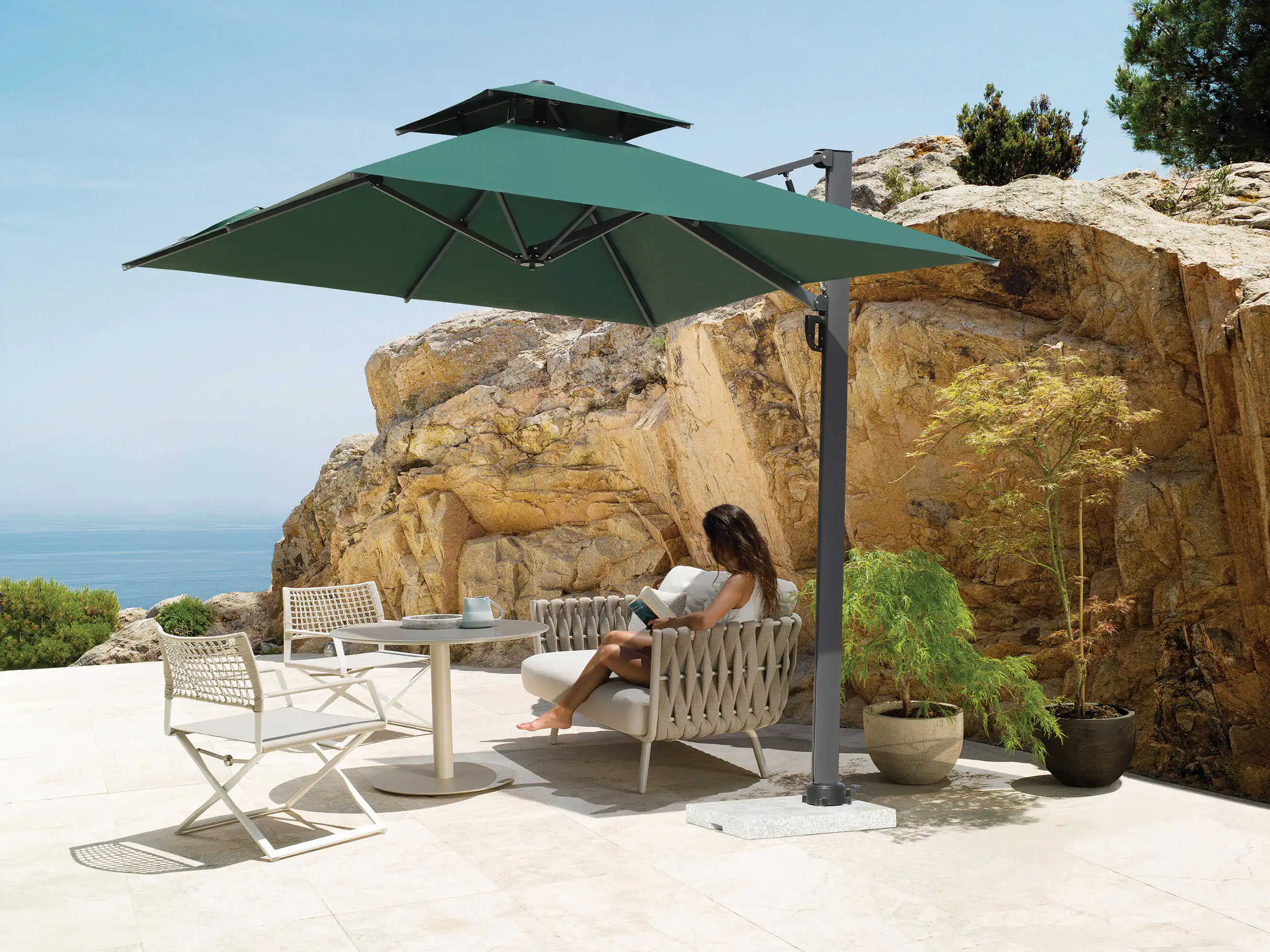 Modern Luxury Design Garden Big Square Wooden Hanging Cantilever Umbrella for Outdoor Hotel Courtyard School Use Made of Metal