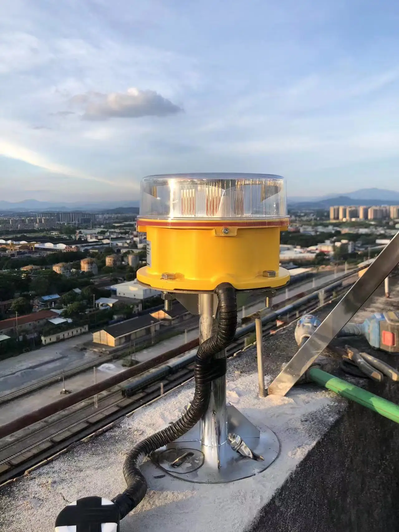 FAA L 864 LED Obstruction Lights For Towers Integrated Fault Monitoring 20 and 40 FPM Red Obstruction Lighting Systems