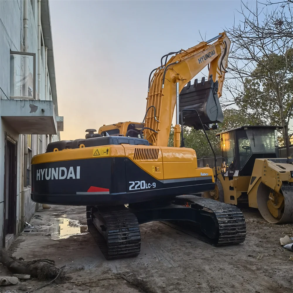 South Korea made Hyundai R220 crawler escavator 22ton, hydraulic shovel R220 PC220 DX220 tracked in Shanghai
