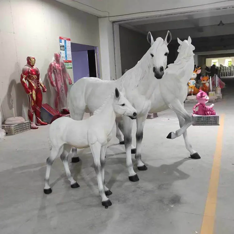 Life size garden giraffe statue resin fiberglass animal props for zoo decoration