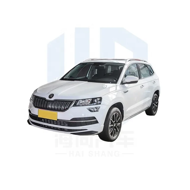 Skoda Karoq новое состояние левое рулевое управление кожаные сиденья панорамный люк в крыше стандарт выбросов Евро VI с задней камерой автомобиля