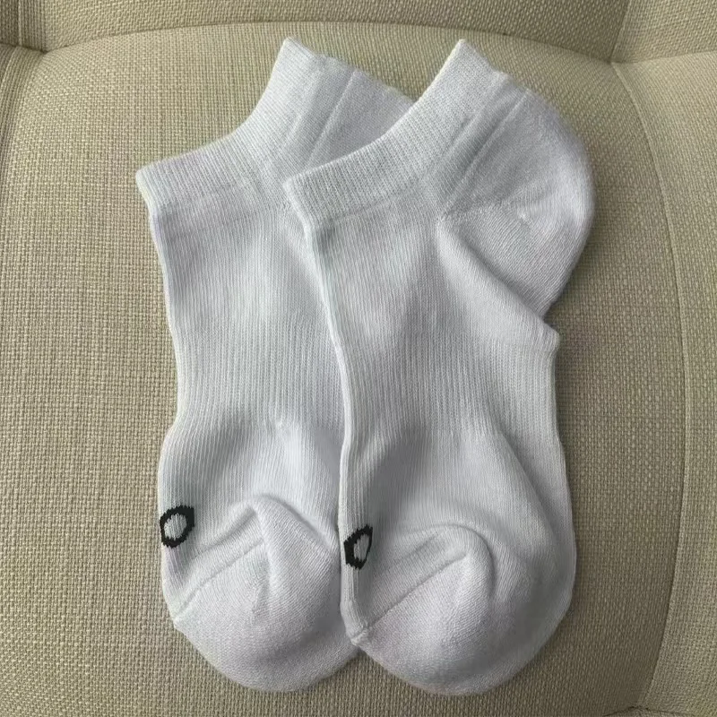 Designer Casual Jacquard Knitted Letter Wholesale Crew Cotton Brands Socks Funny Sports Custom Socks Men