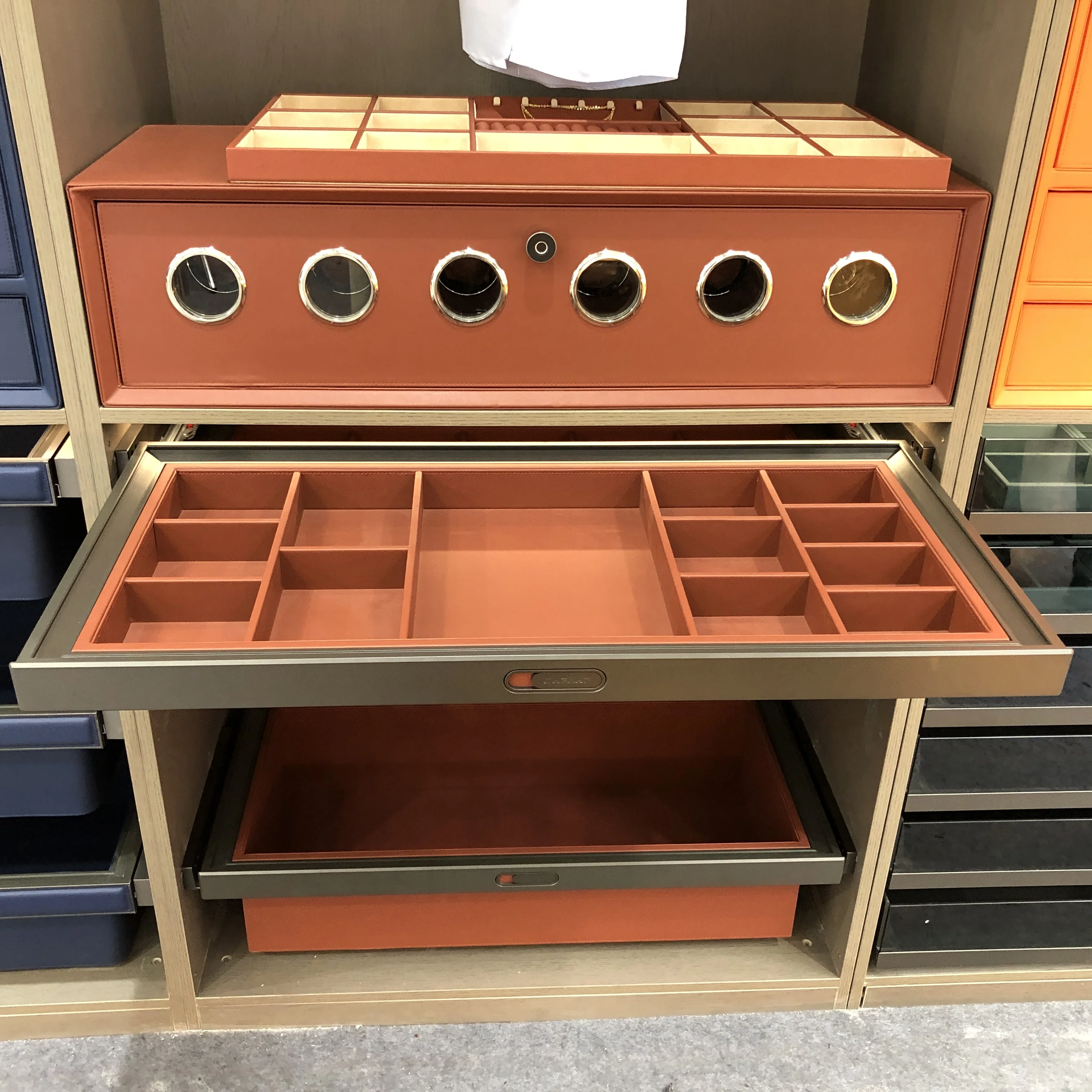 China Factory Pull Out Soft Close Leather Jewelry Box Wardrobe/Closet Organiser For House Storage Jewelry