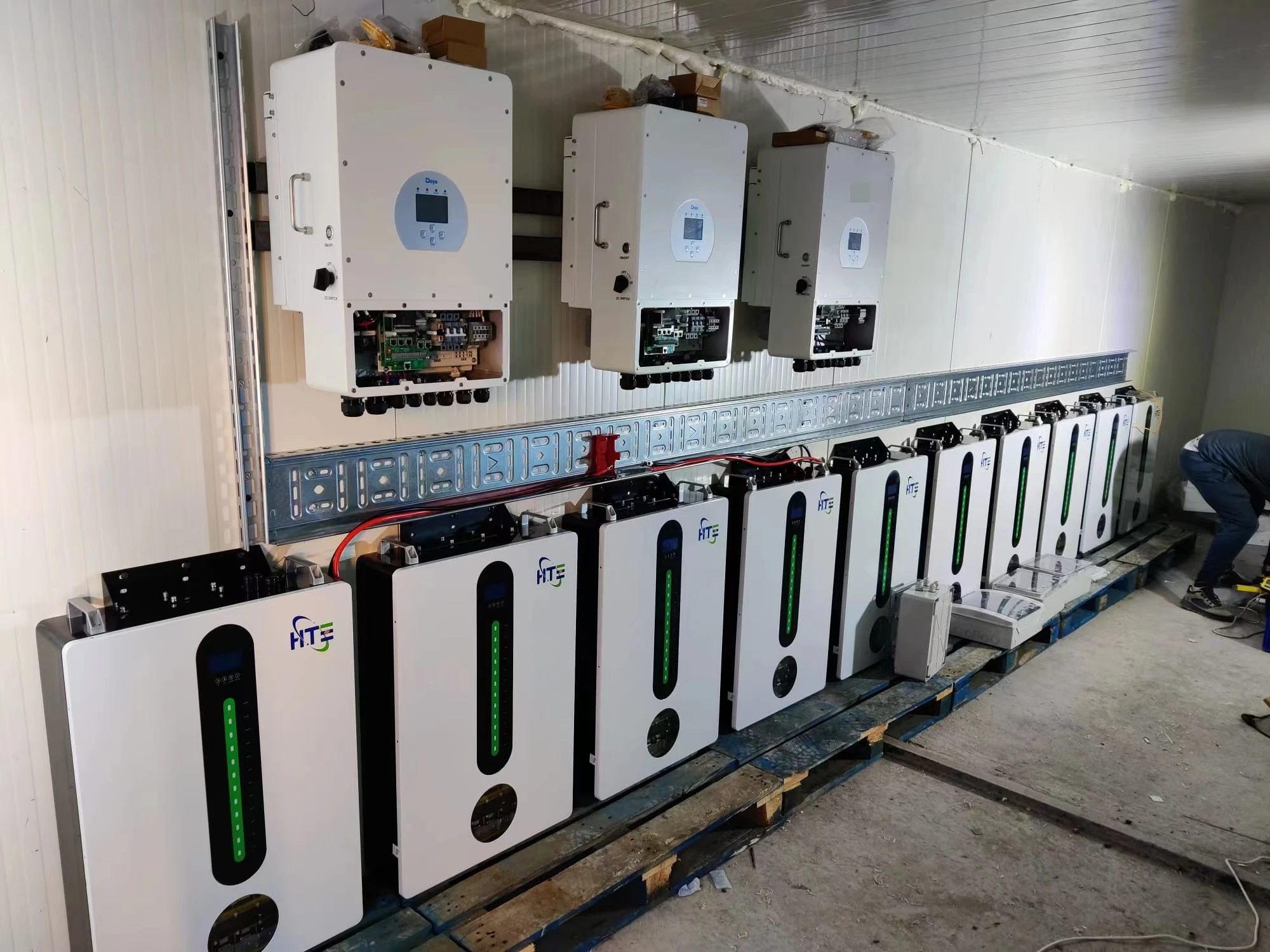 DDP 48V 51.2V 200Ah 100Ah solar Lithium Iron Phosphate Battery Power Supply LiFePO4 photovoltaic storage battery for house