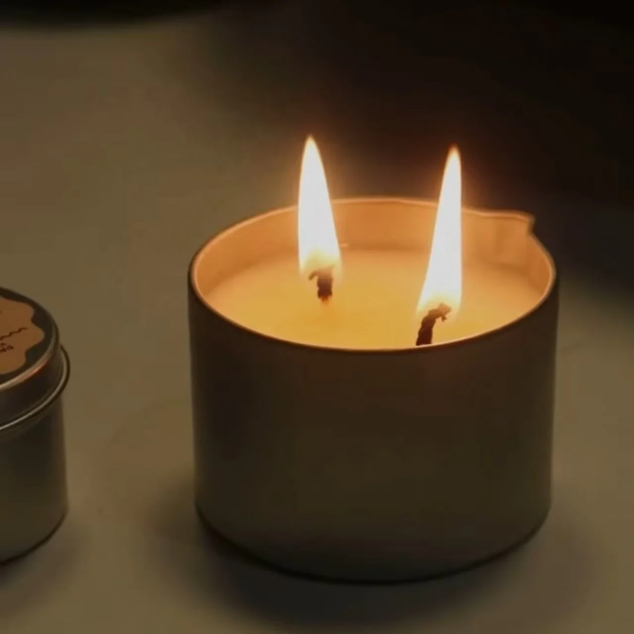 Wholesale Aromatic Shell Mini Body Soy Massage Essential Oil Candles with Spout