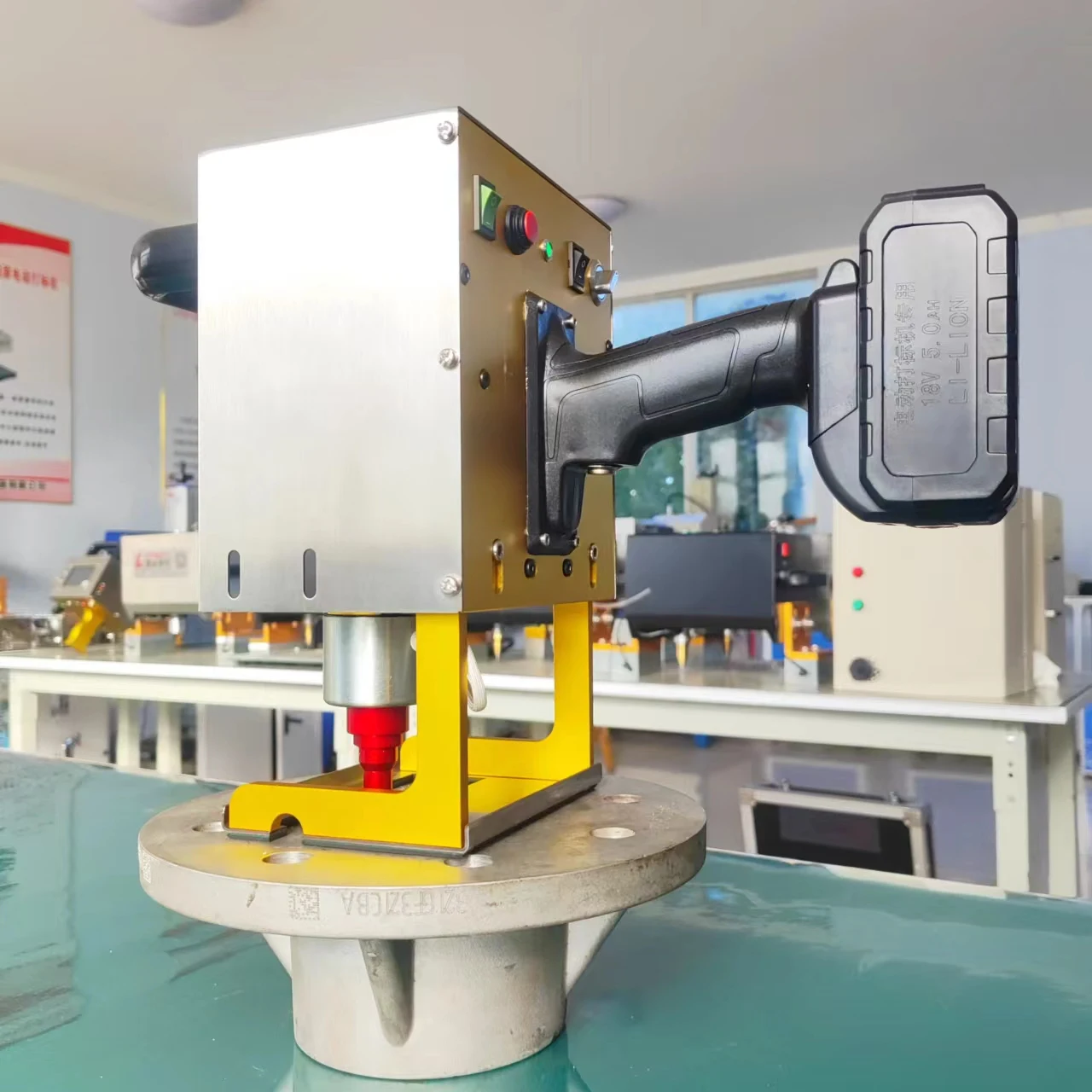 Handheld electric marking machine lithium battery operated dot peen engraving machinery for car Vin chassis number date