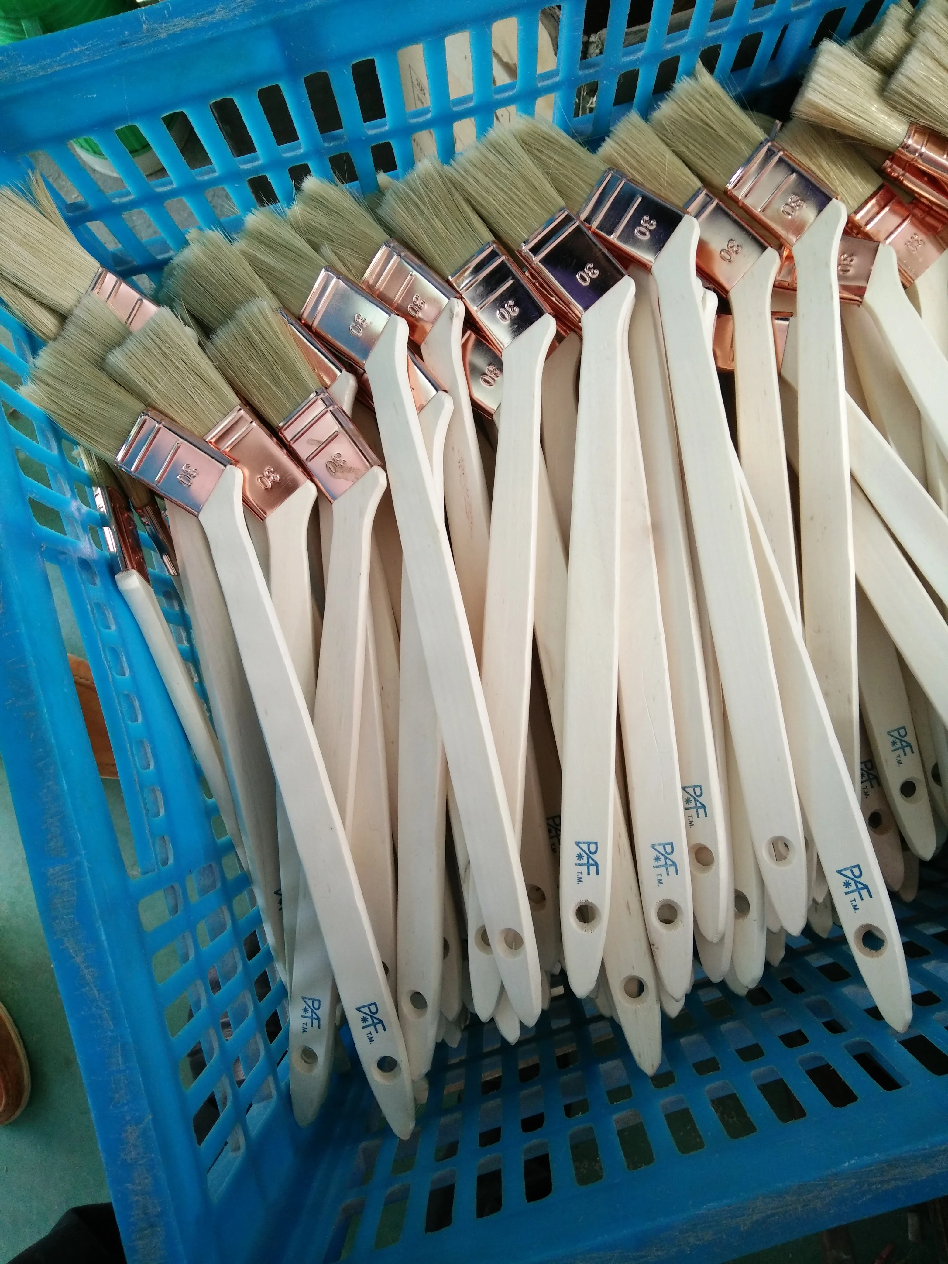 French Type Brass Plated Bent Angle Ferrule Mixed Wire Long Wood Handle Radiator Clean Paint Brush
